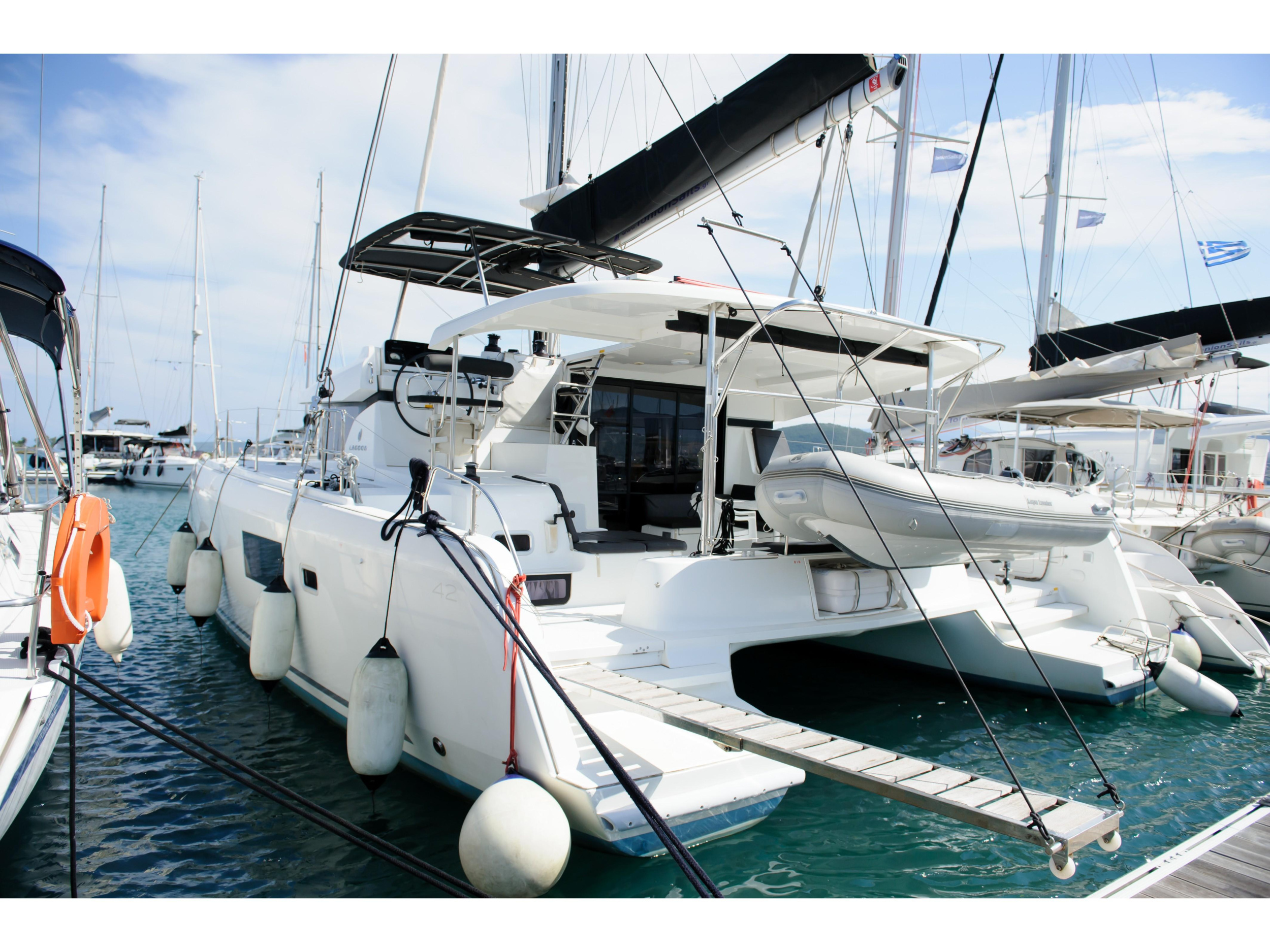Lagoon 42 — photo 1