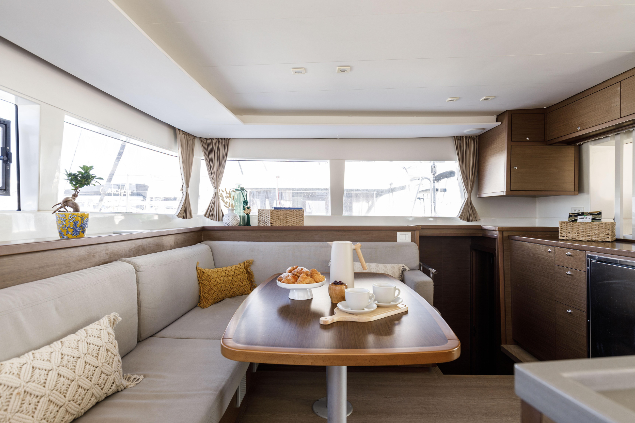 Lagoon 450 Flybridge — photo 19