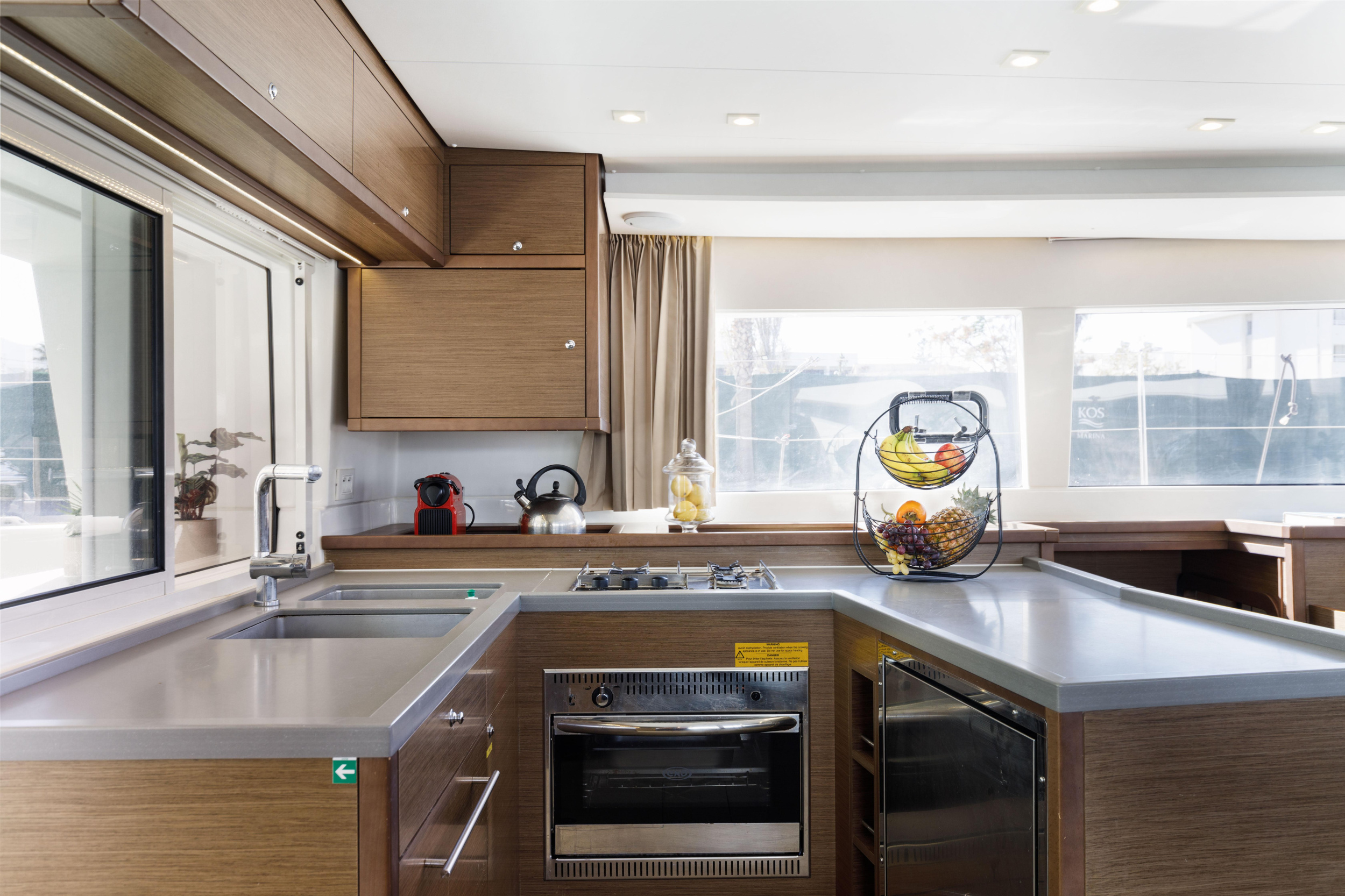 Lagoon 450 Flybridge — photo 22