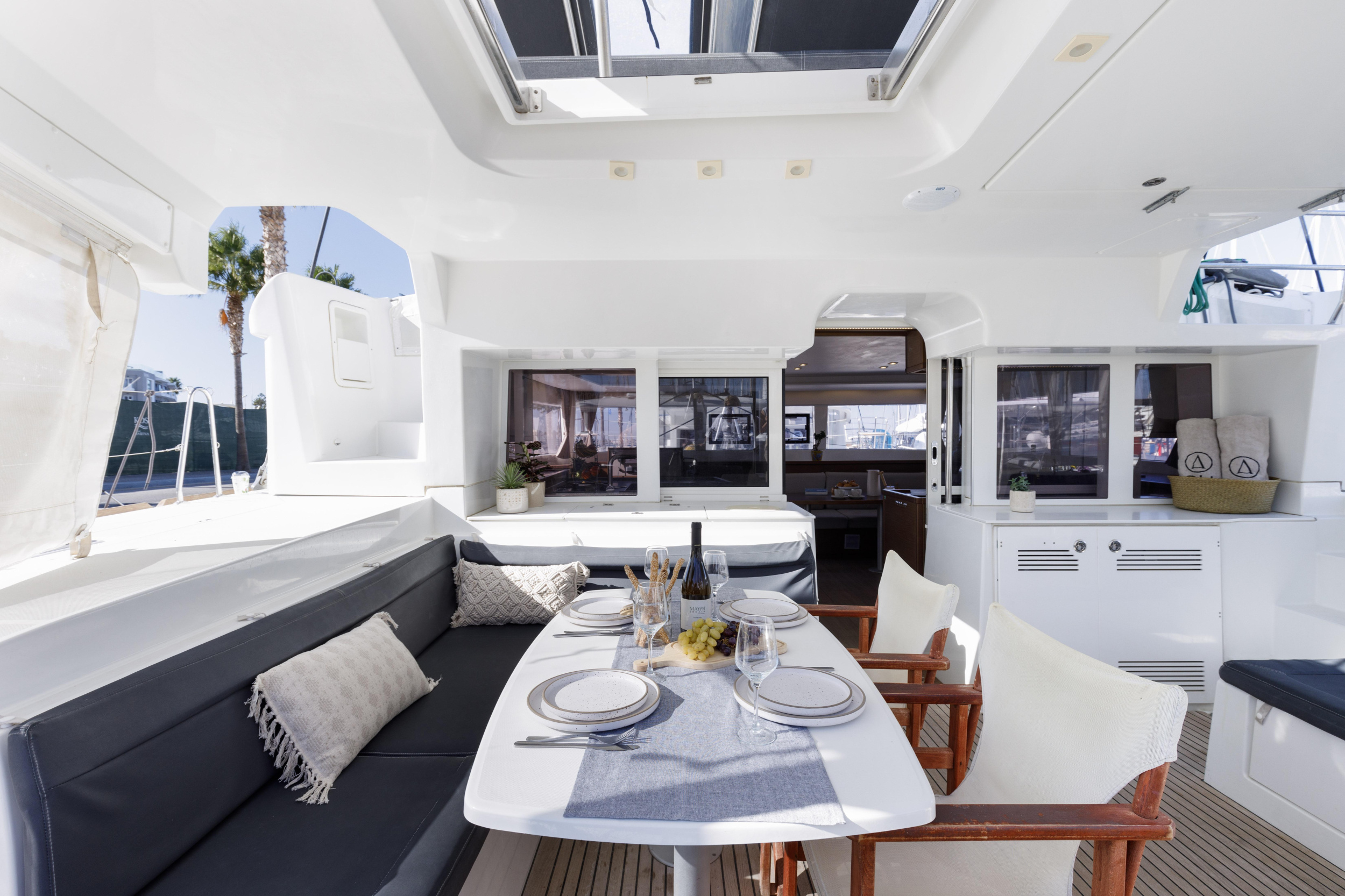 Lagoon 450 Flybridge — photo 17