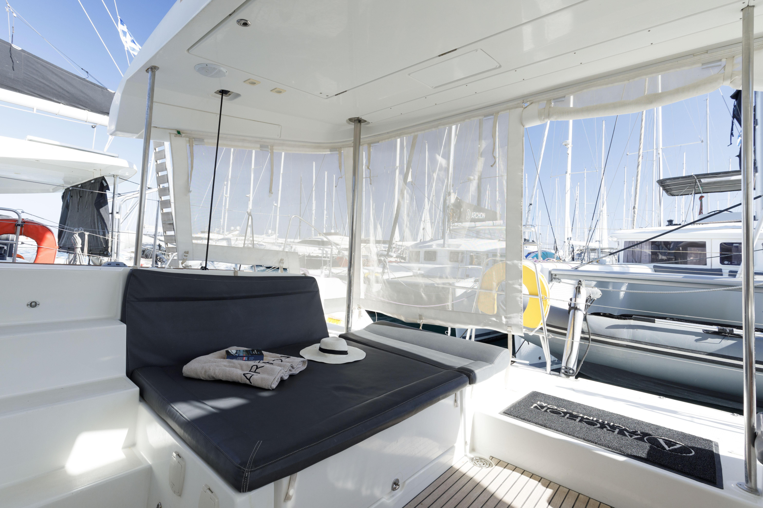 Lagoon 450 Flybridge — photo 20