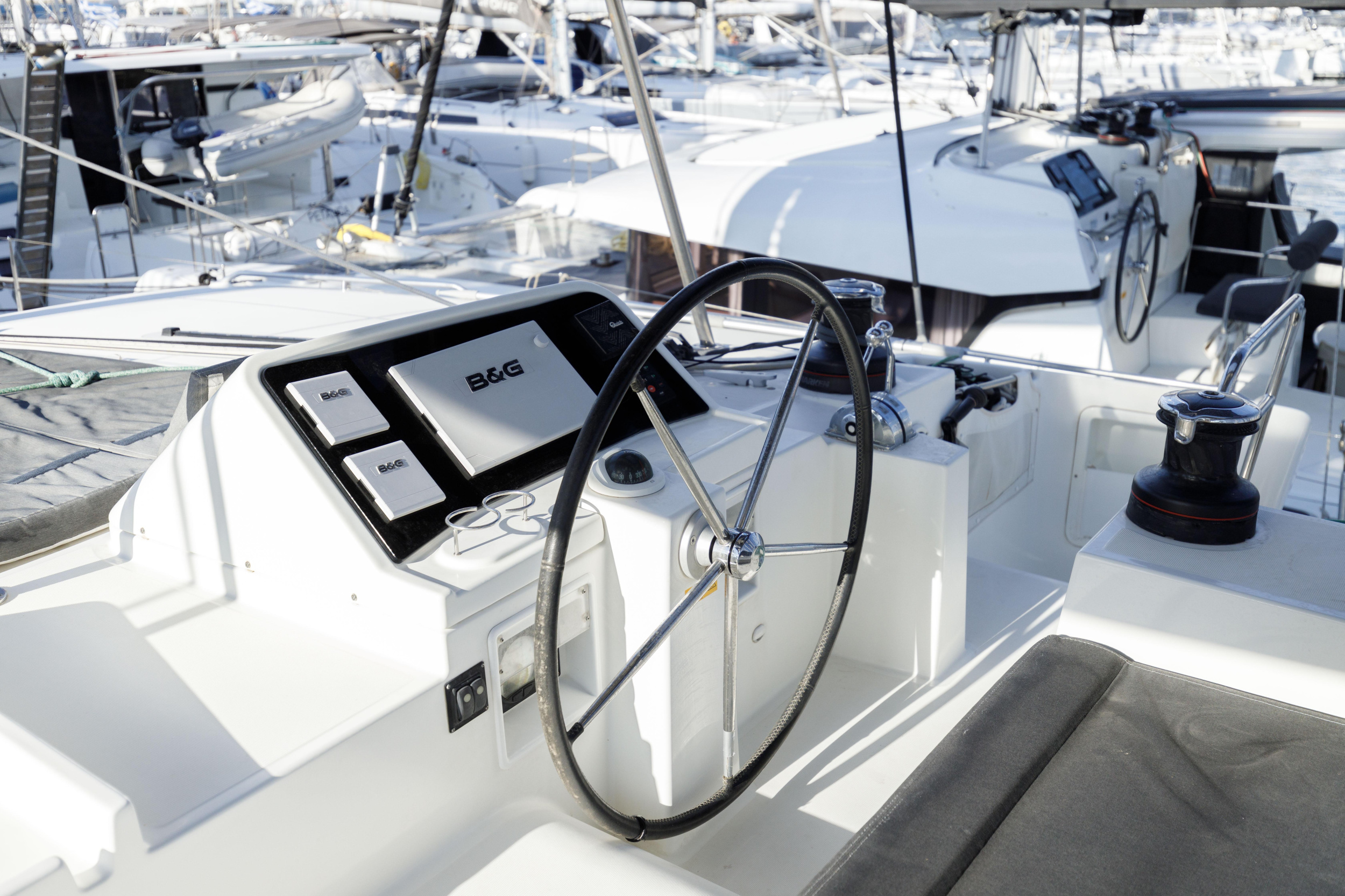 Lagoon 450 Flybridge — photo 26