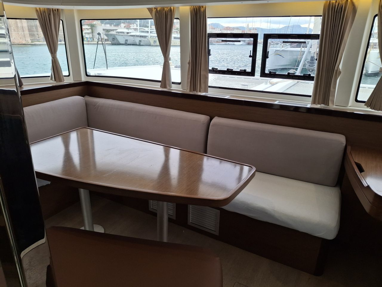 Lagoon 42 — photo 11