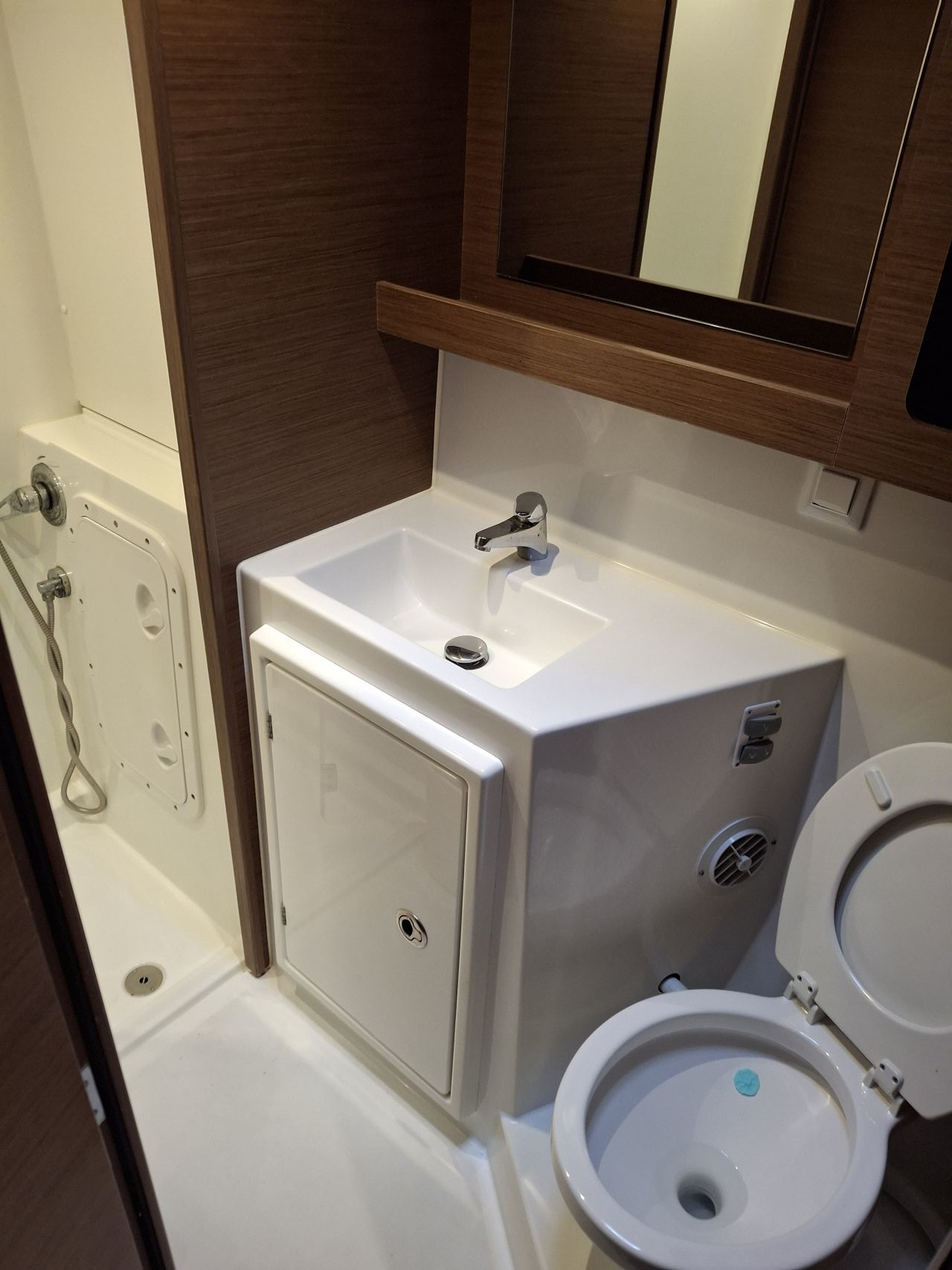 Lagoon 42 — photo 12