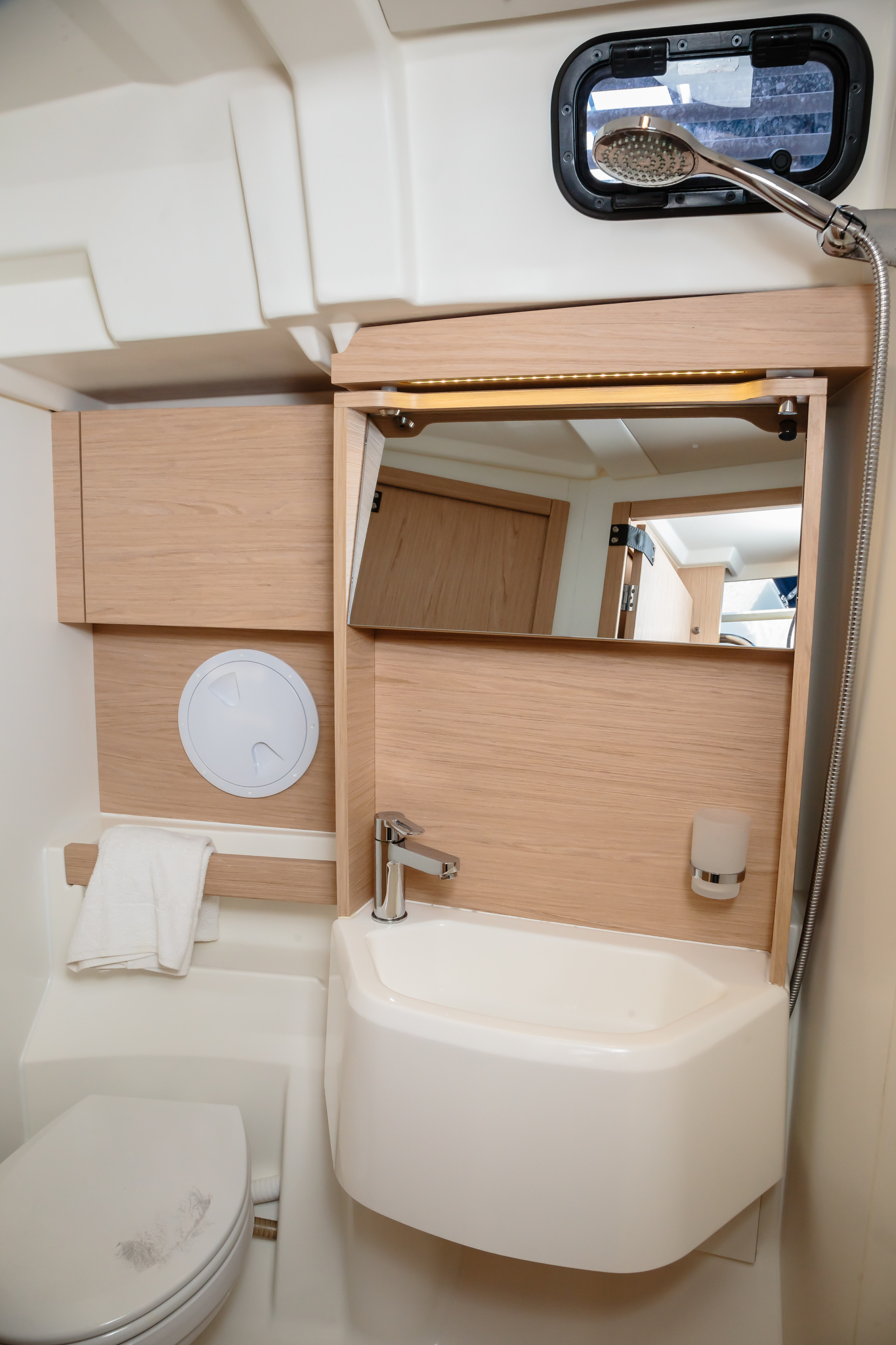 Oceanis 51.1 — photo 11