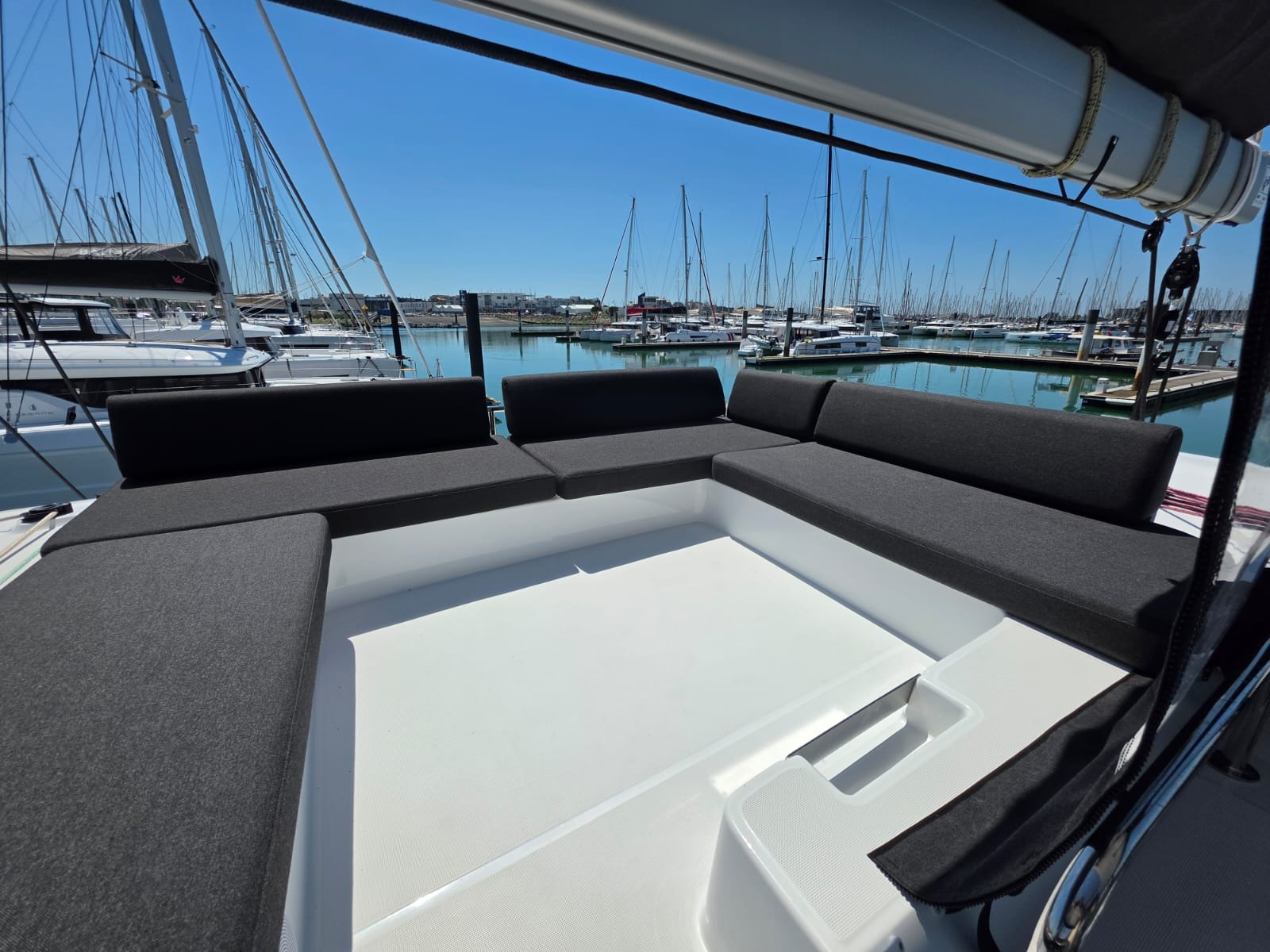 Lagoon 43 — photo 18