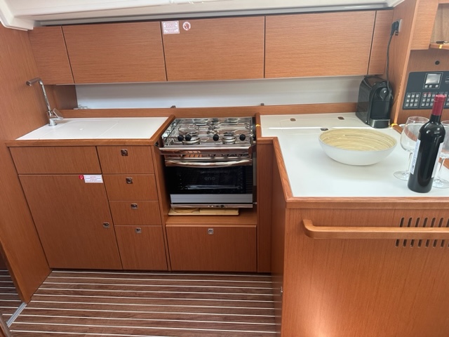Bavaria C42 — photo 4