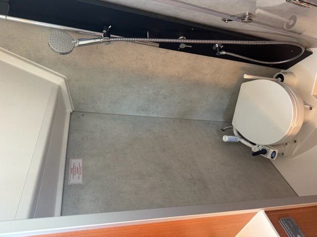 Bavaria C42 — photo 3