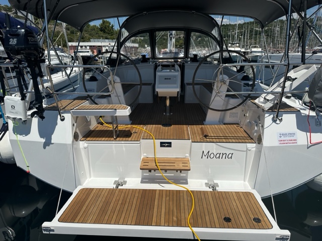 Bavaria C42 — photo 1