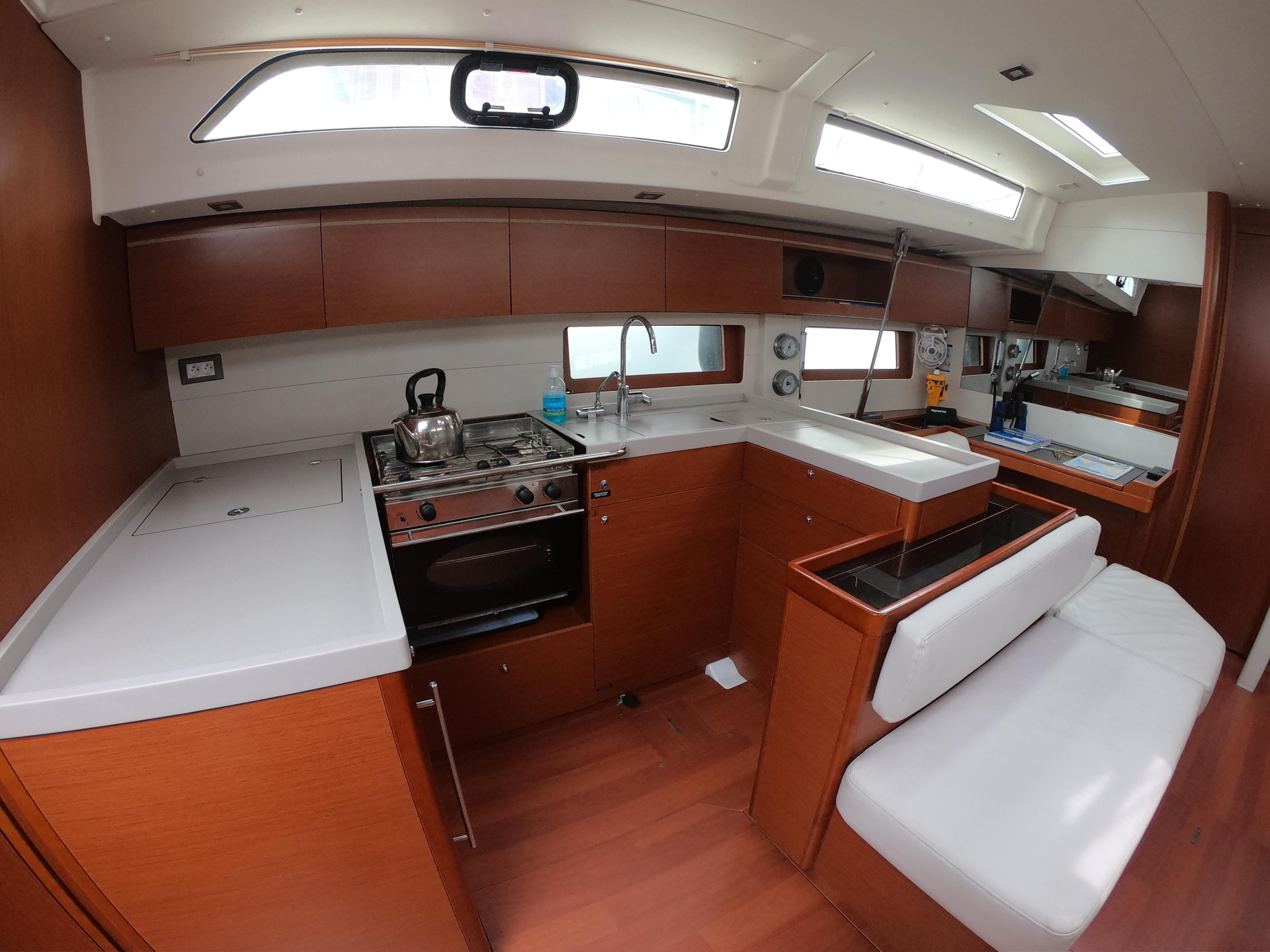 Oceanis 51.1 — photo 10