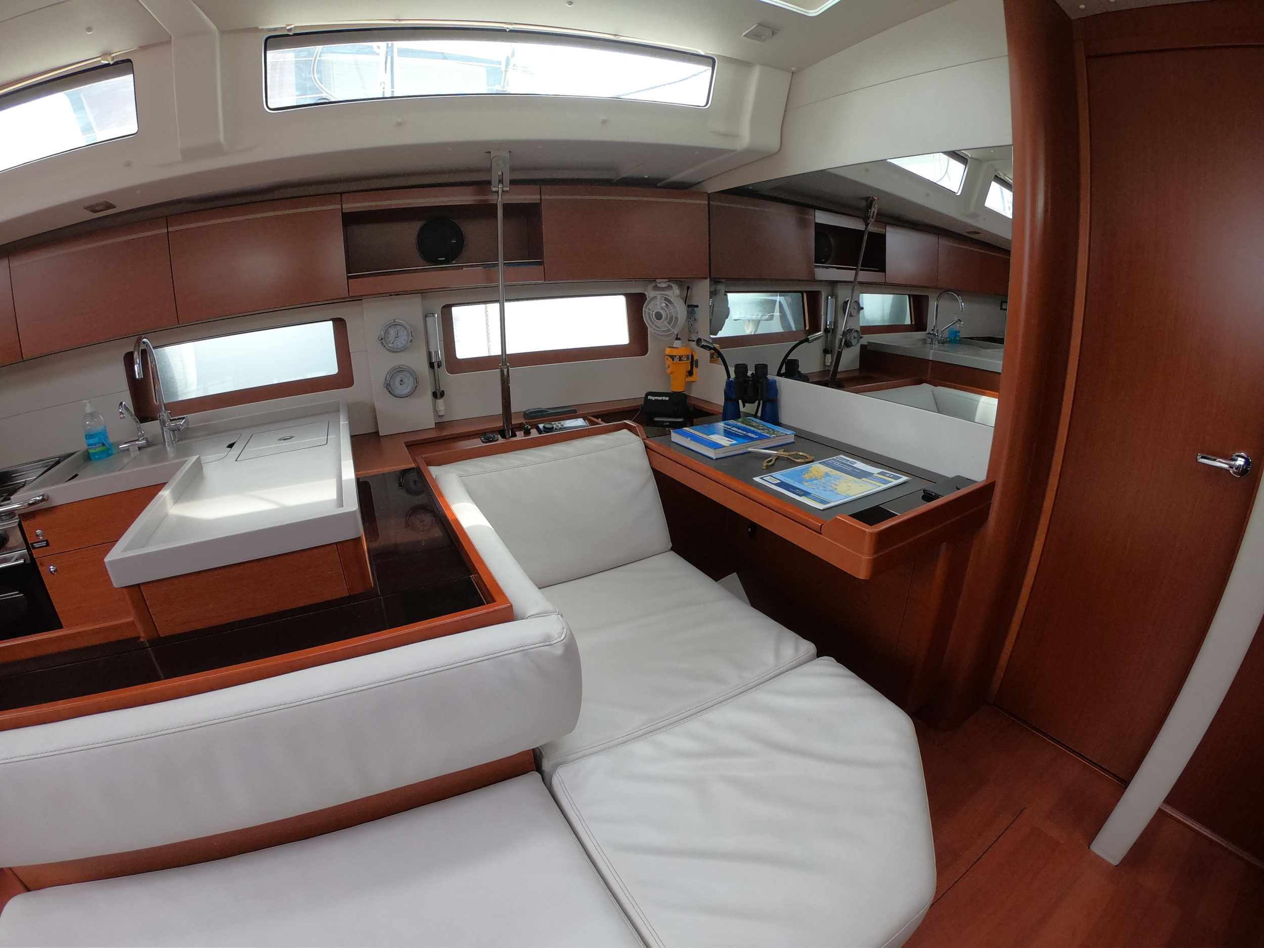 Oceanis 51.1 — photo 18