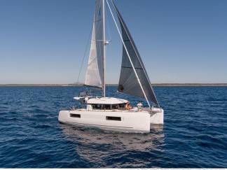 Lagoon 40 — photo 1