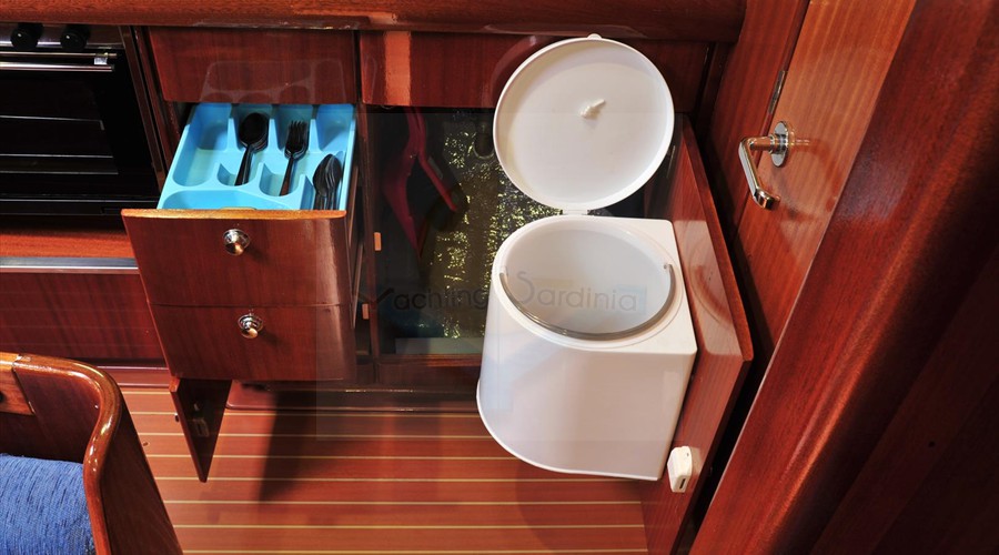 Bavaria 38 — photo 26
