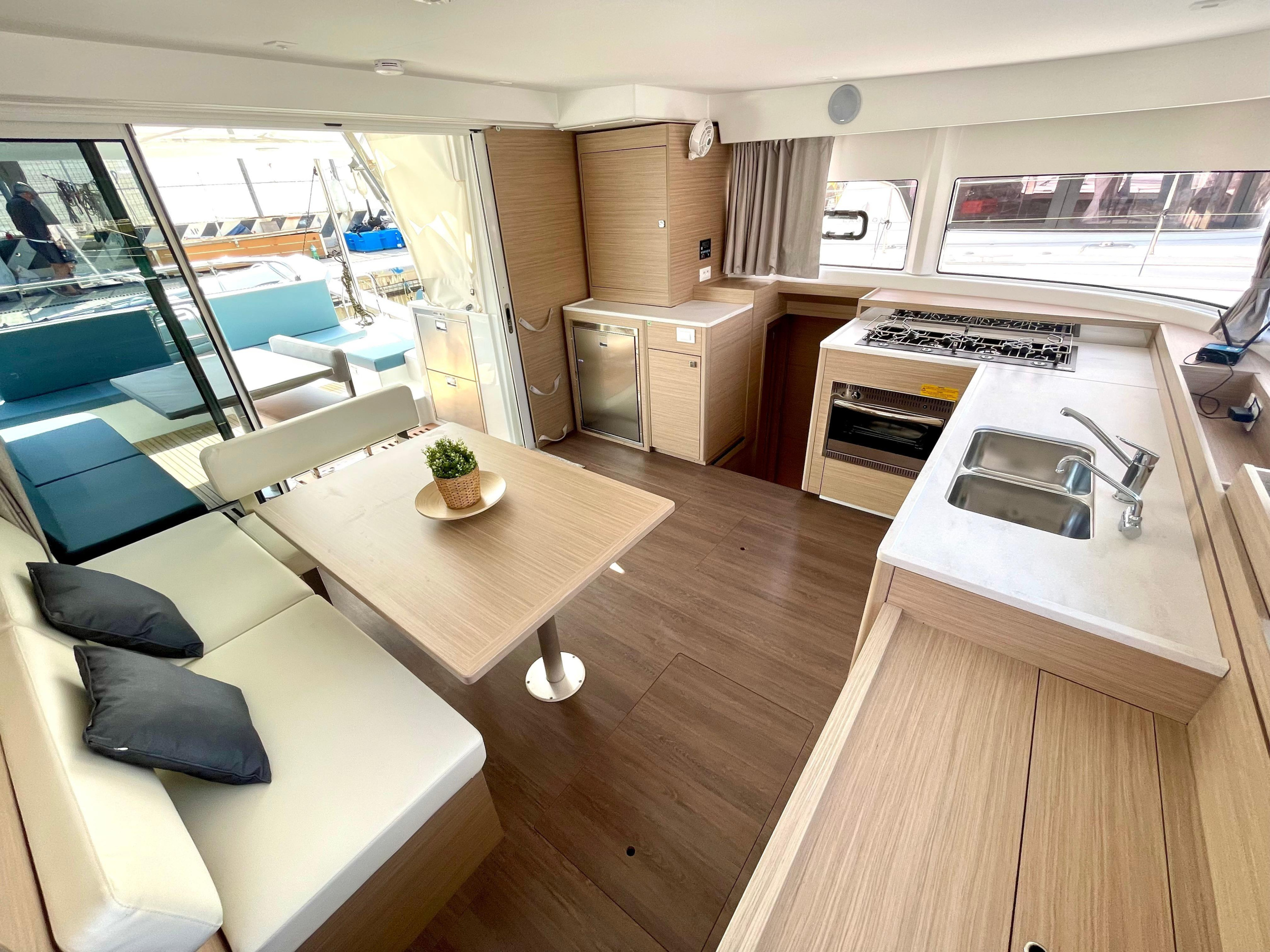 Lagoon 43 — photo 17