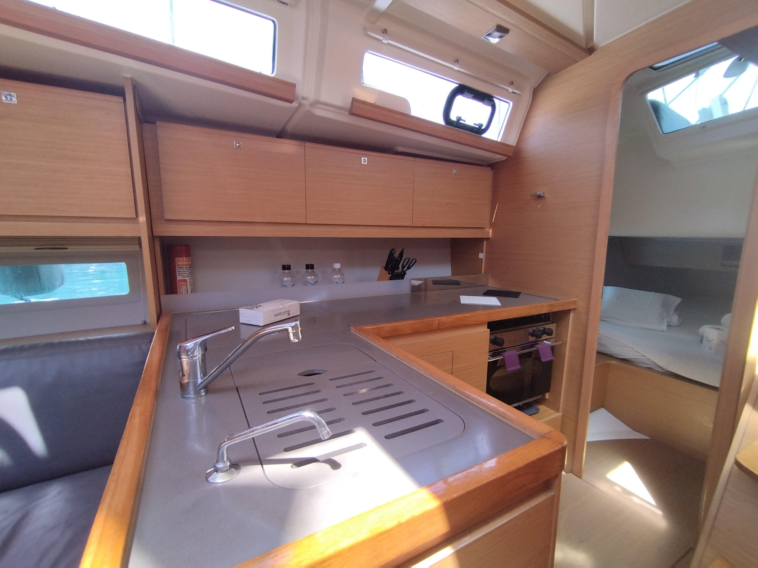Dufour 390 Grand Large — photo 18