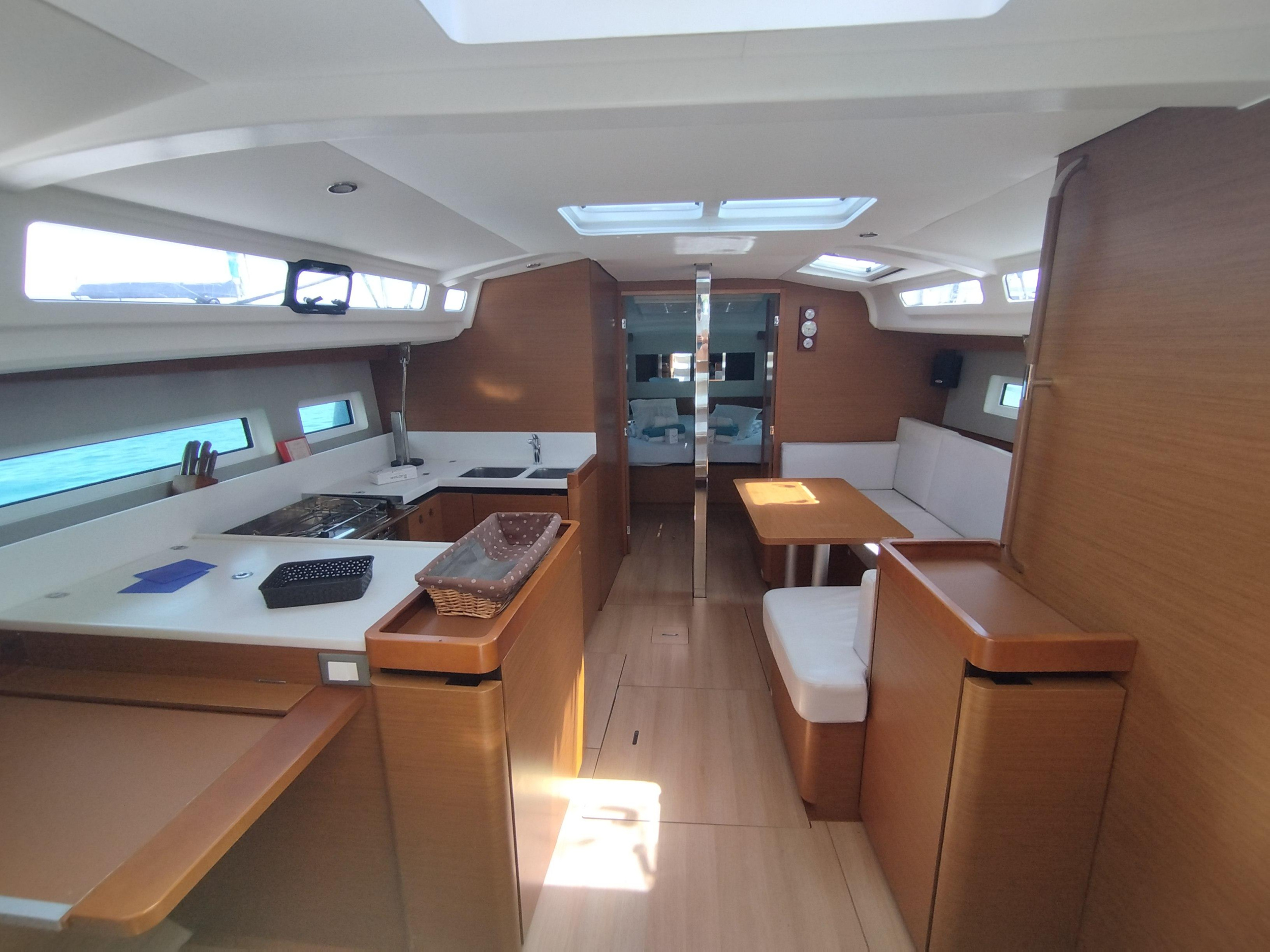 Dufour 390 Grand Large — photo 14