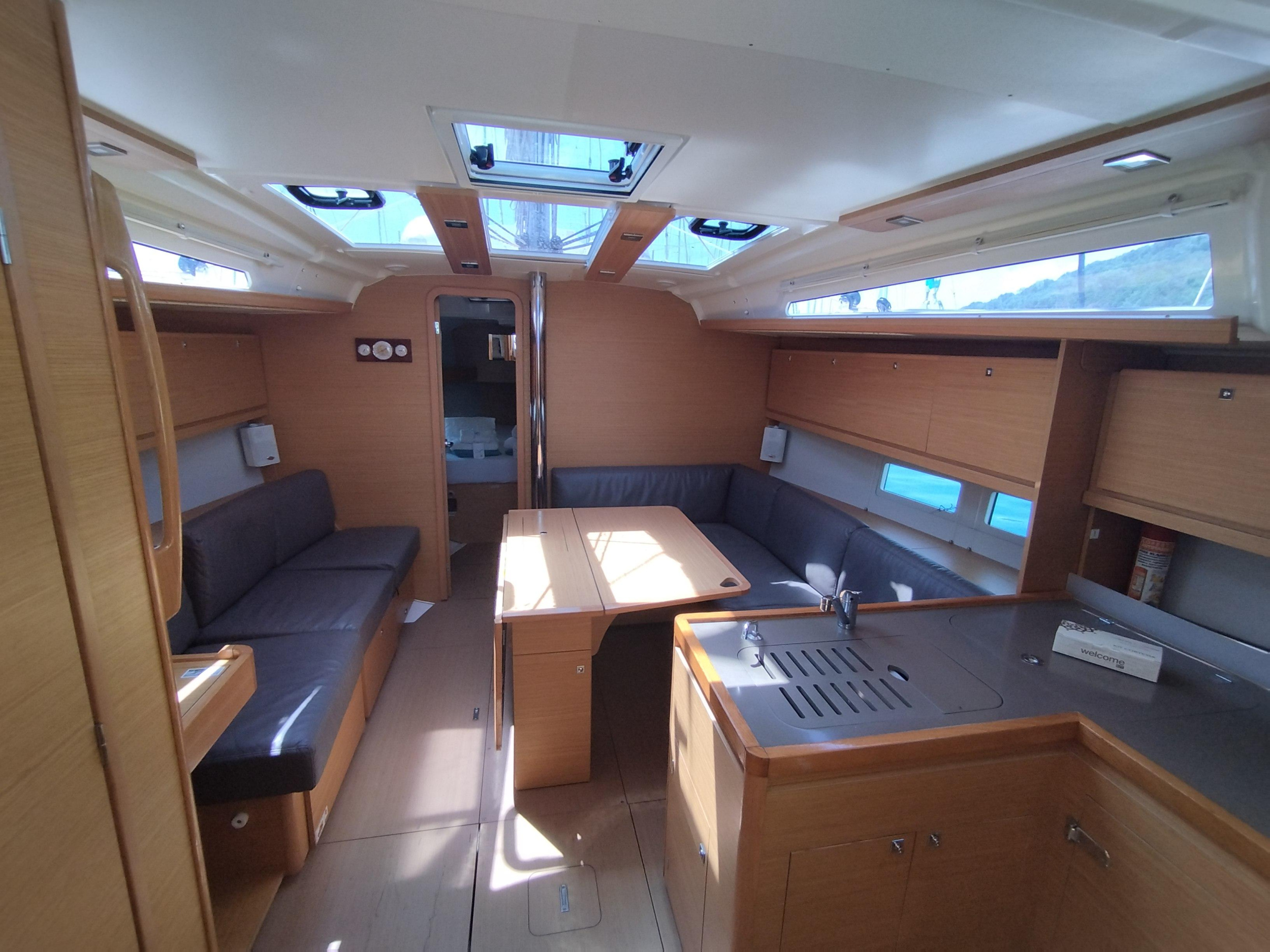 Dufour 390 Grand Large — photo 5