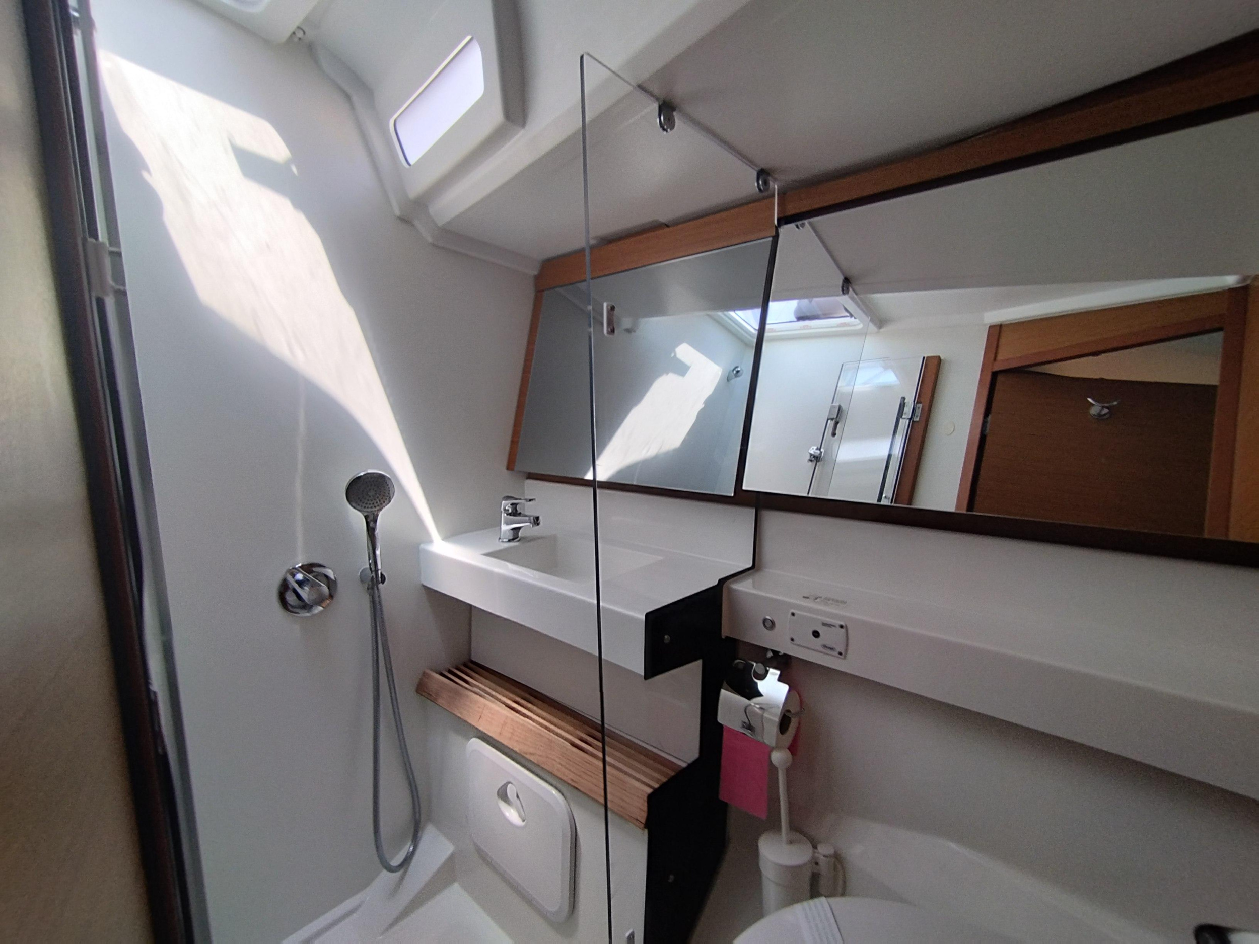 Dufour 390 Grand Large — photo 20