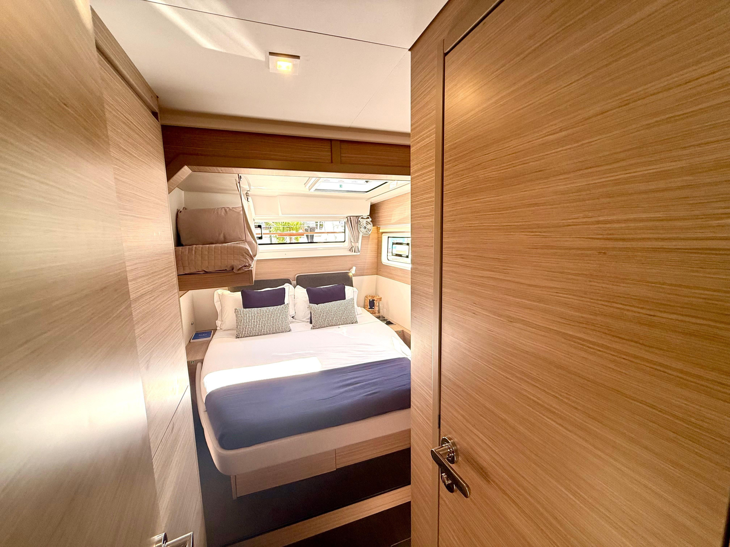 Lagoon 43 — photo 2