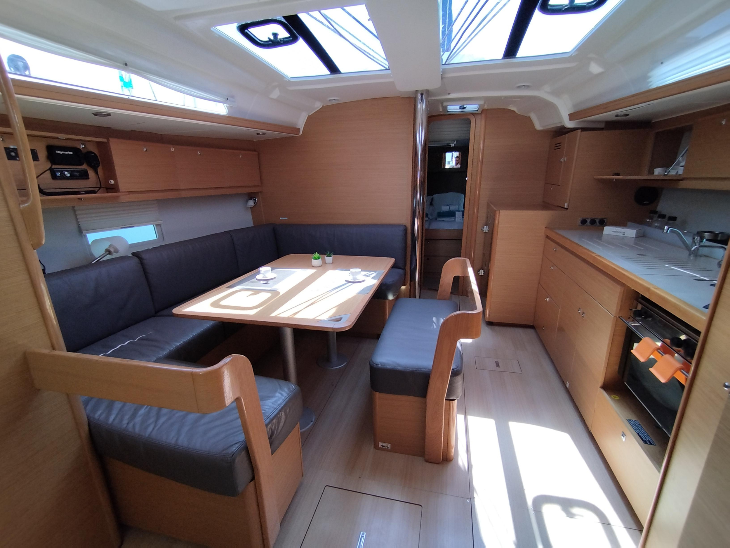 Dufour 430 Grand Large — photo 3
