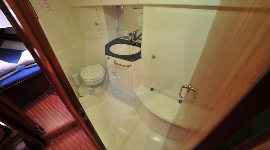 Bavaria 38 — photo 3