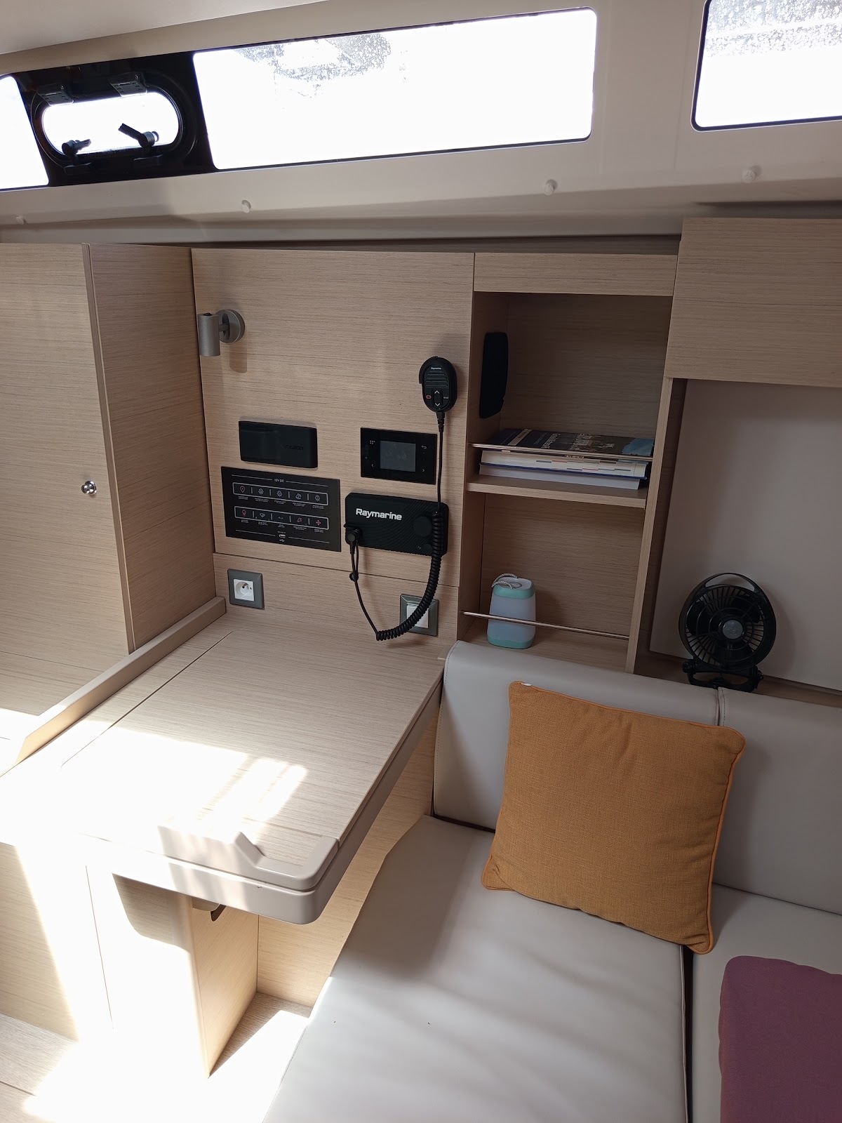 Oceanis 37.1 — photo 9