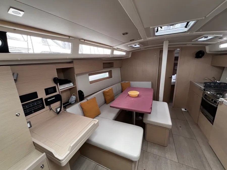 Oceanis 37.1 — photo 13