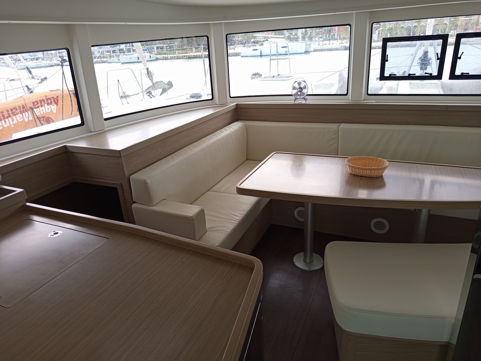 Lagoon 42 — photo 4