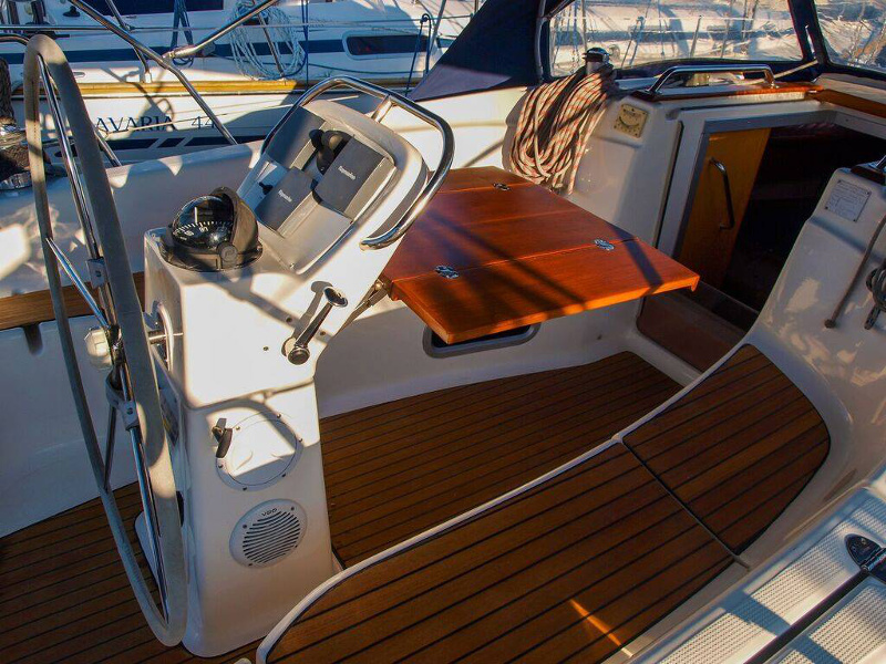 Bavaria 32 — photo 13