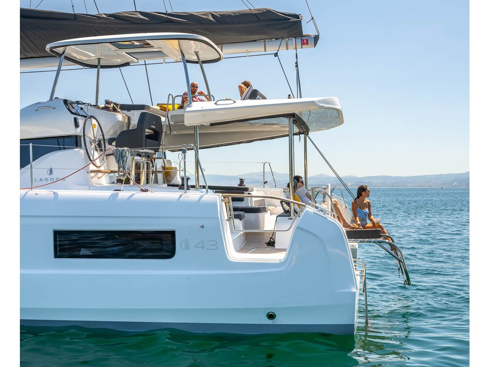 Lagoon 43 — photo 2