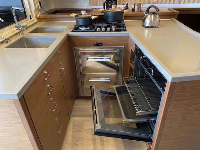 Lagoon 450 Fly — photo 8