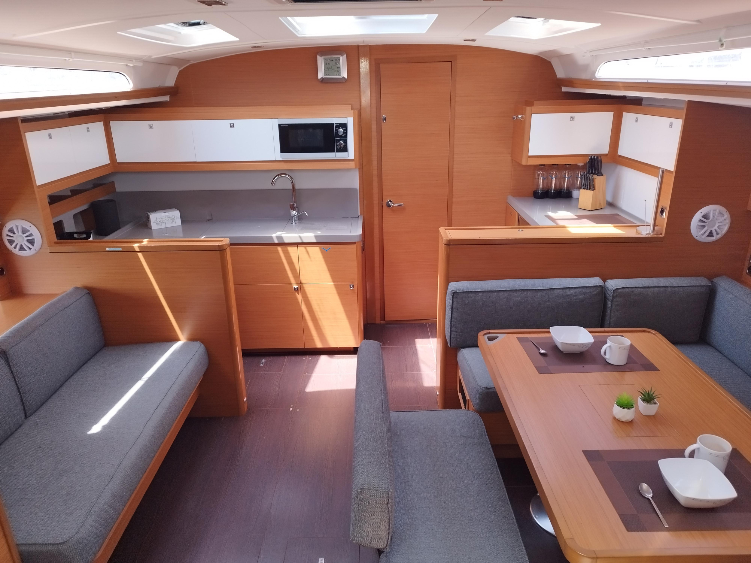 Dufour 470 Owner's version — photo 18