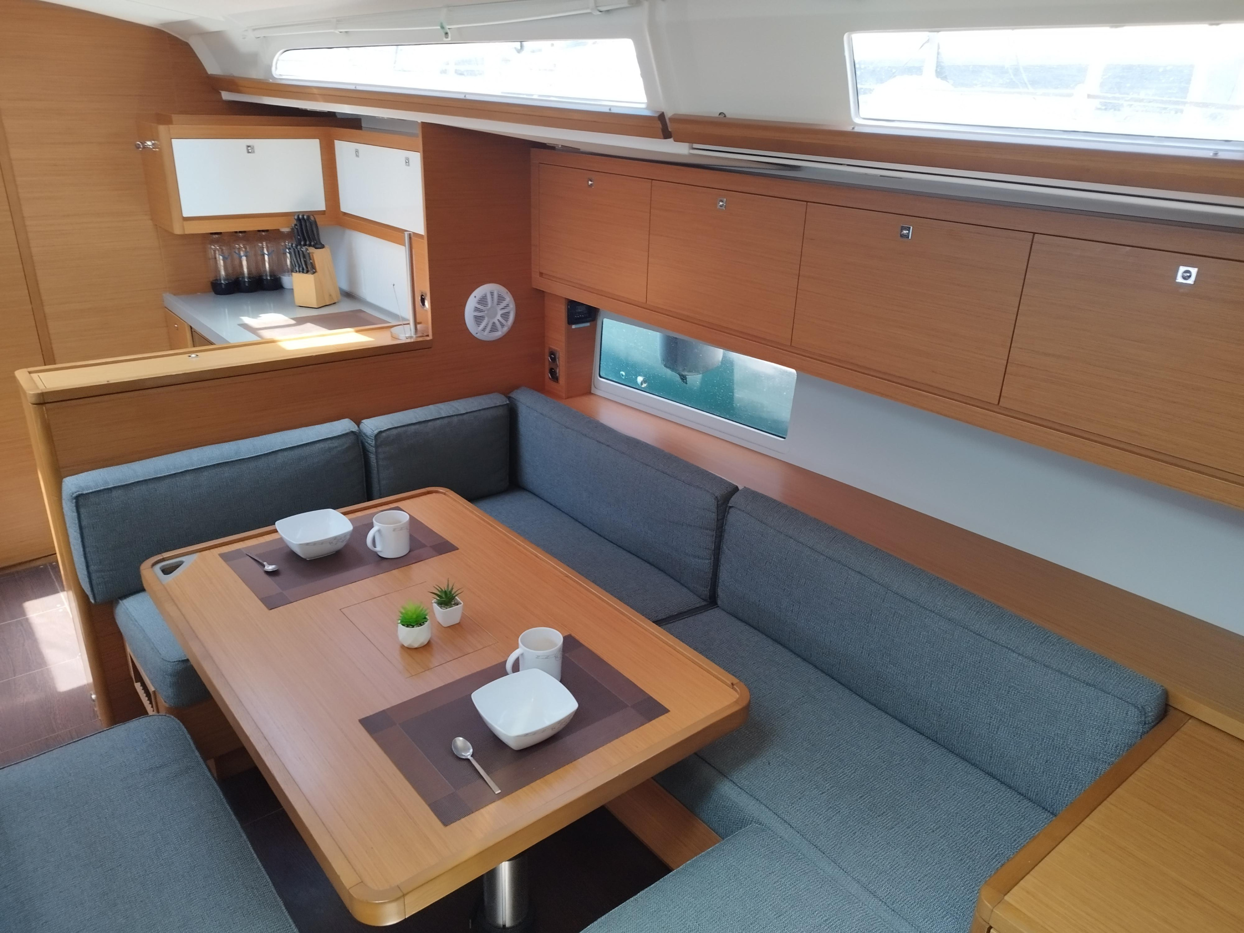 Dufour 470 Owner's version — photo 22