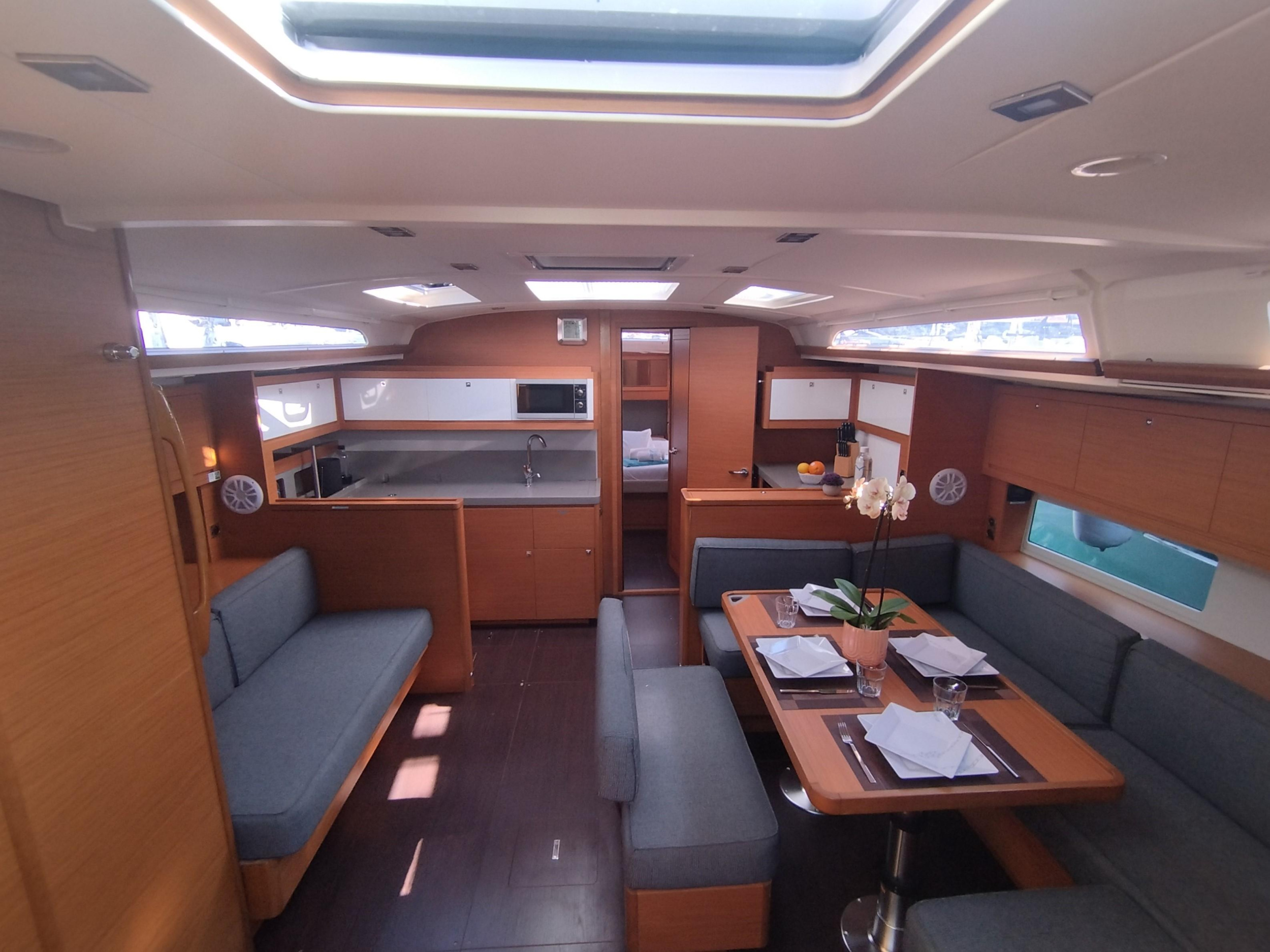 Dufour 470 Owner's version — photo 16