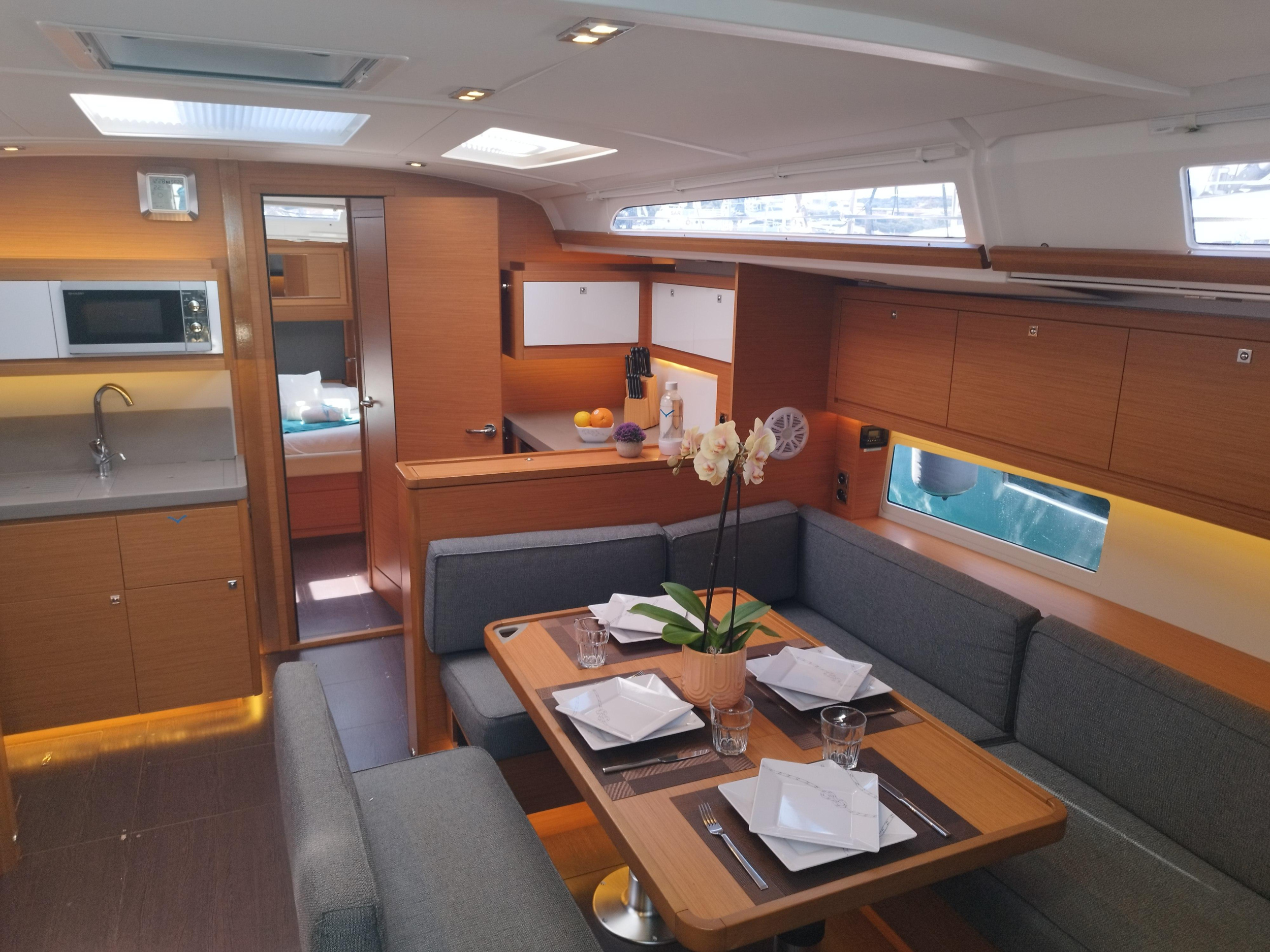 Dufour 470 Owner's version — photo 2