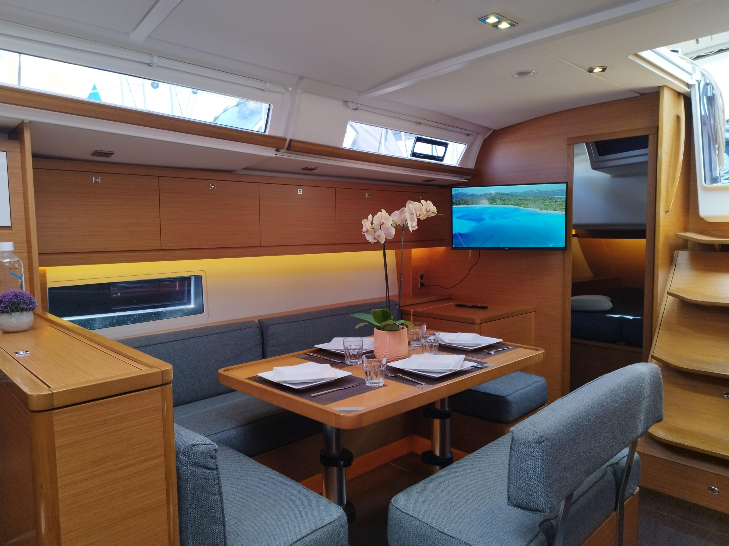 Dufour 470 Owner's version — photo 4