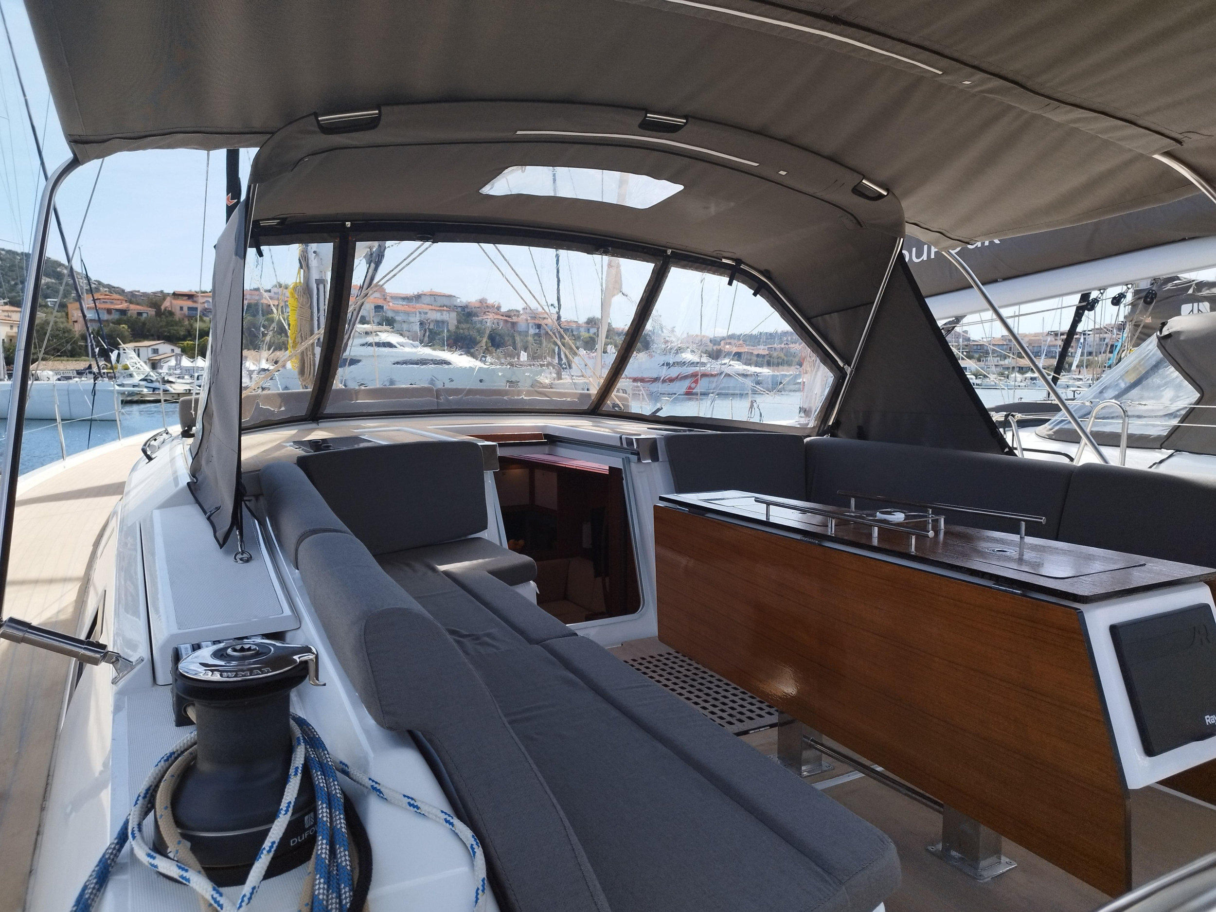 Dufour 470 Owner's version — photo 26