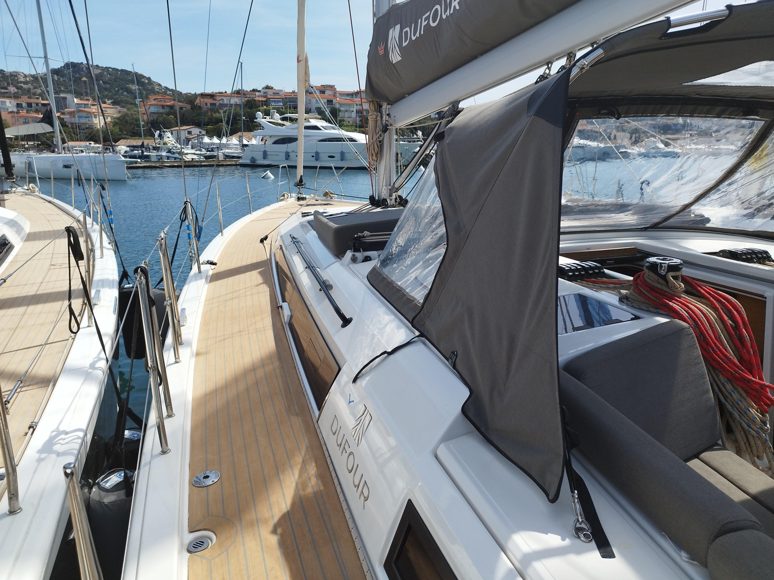 Dufour 470 Owner's version — photo 10