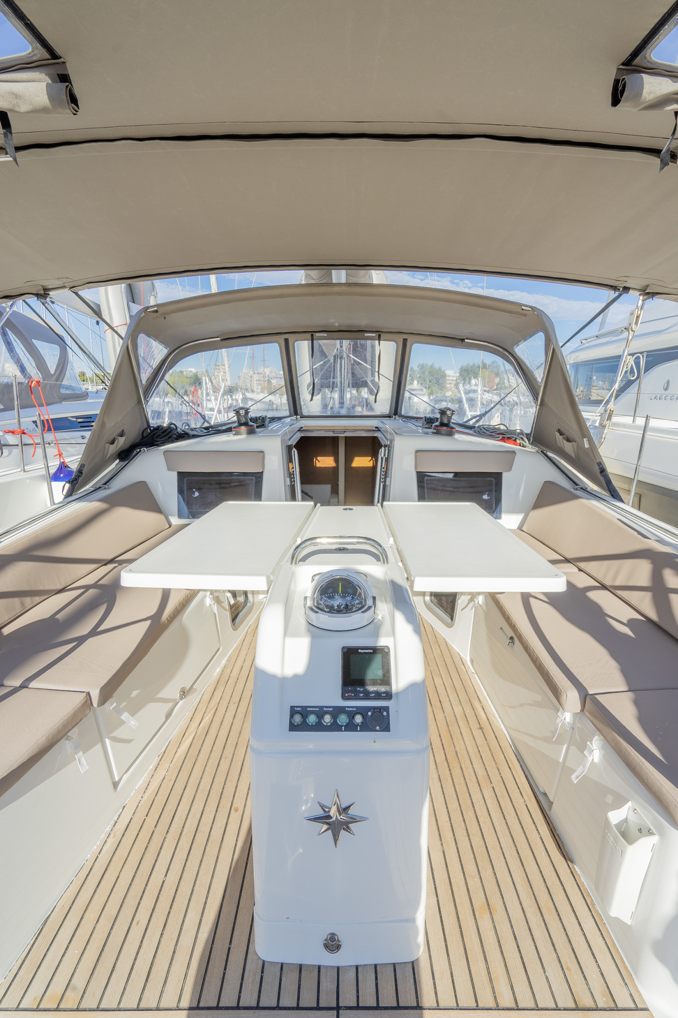 Sun Odyssey 410 — photo 2