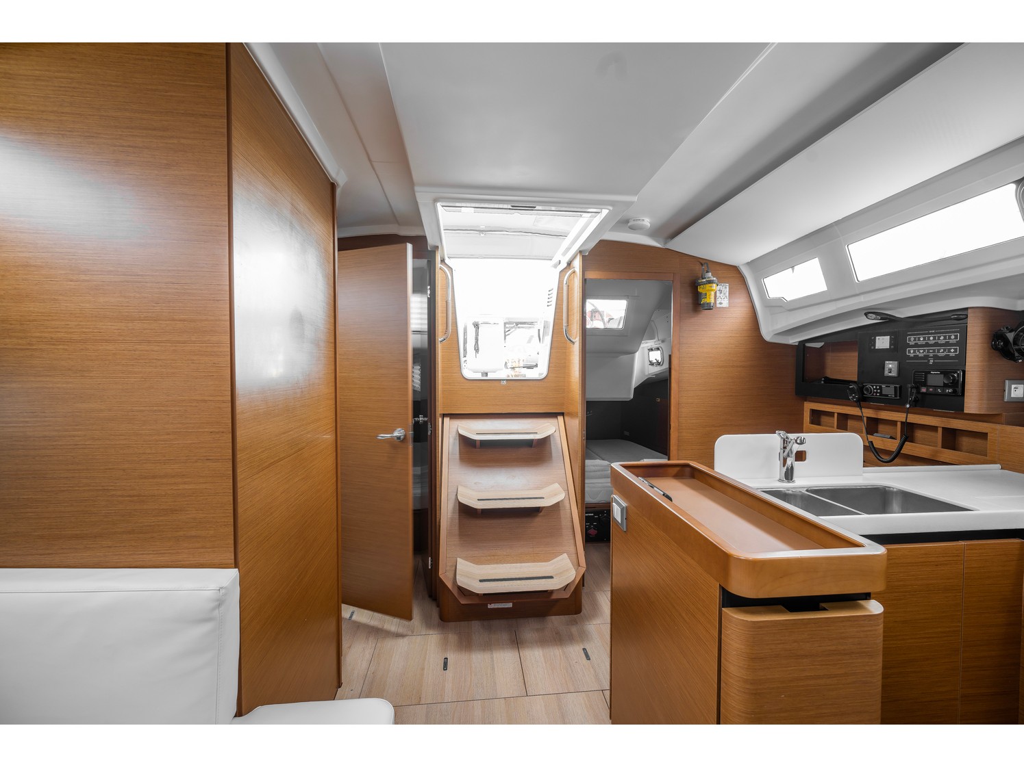 Sun Odyssey 410 — photo 2
