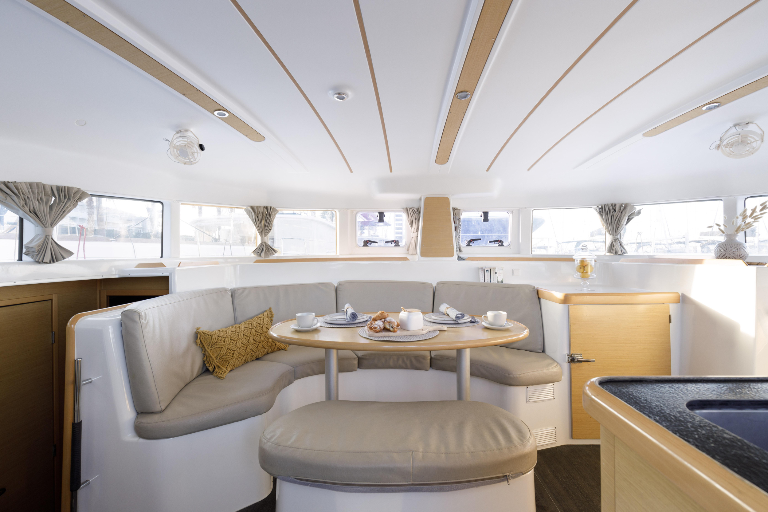 Lagoon 380 S2 — photo 16