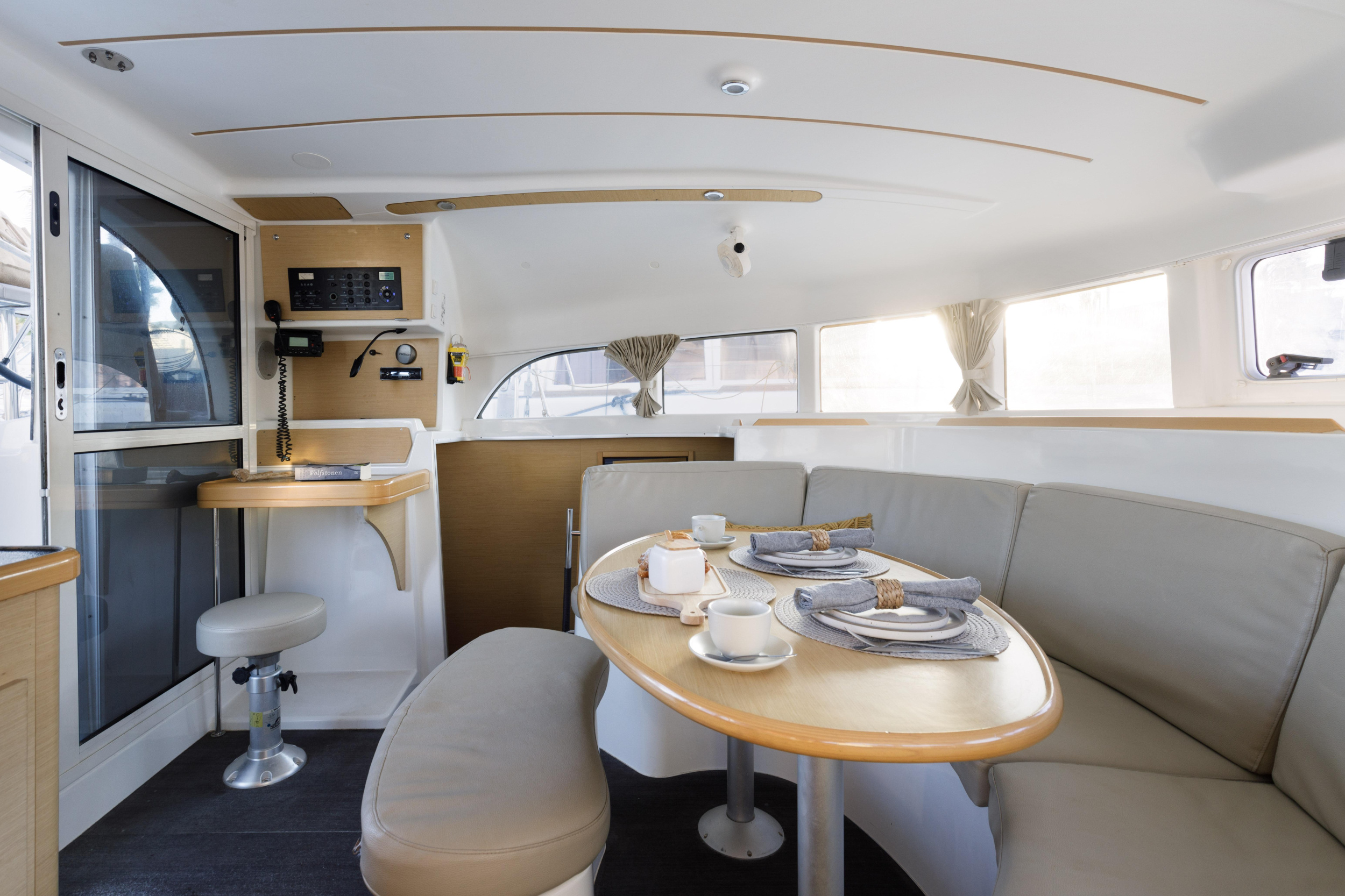 Lagoon 380 S2 — photo 2
