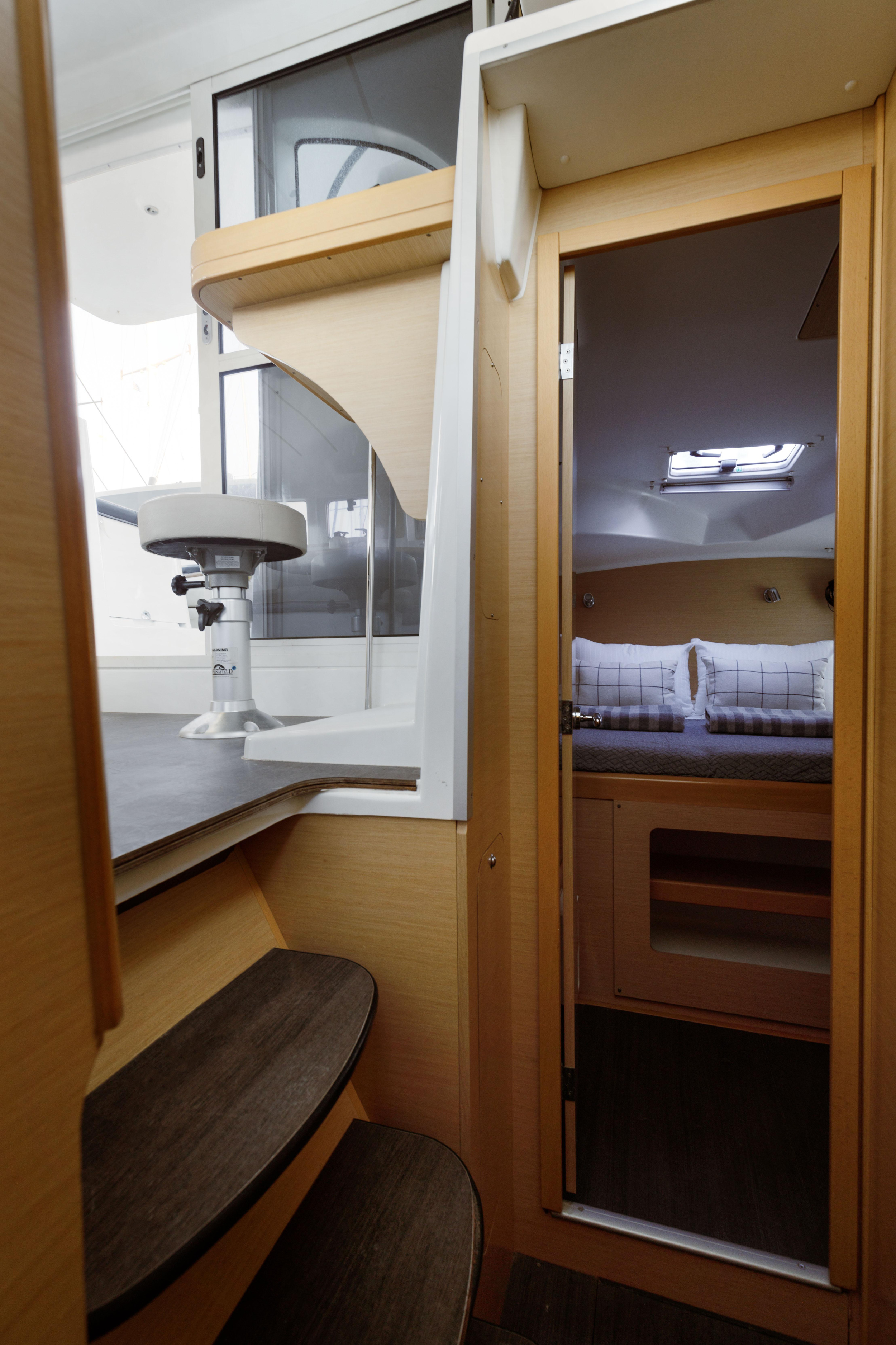 Lagoon 380 S2 — photo 4