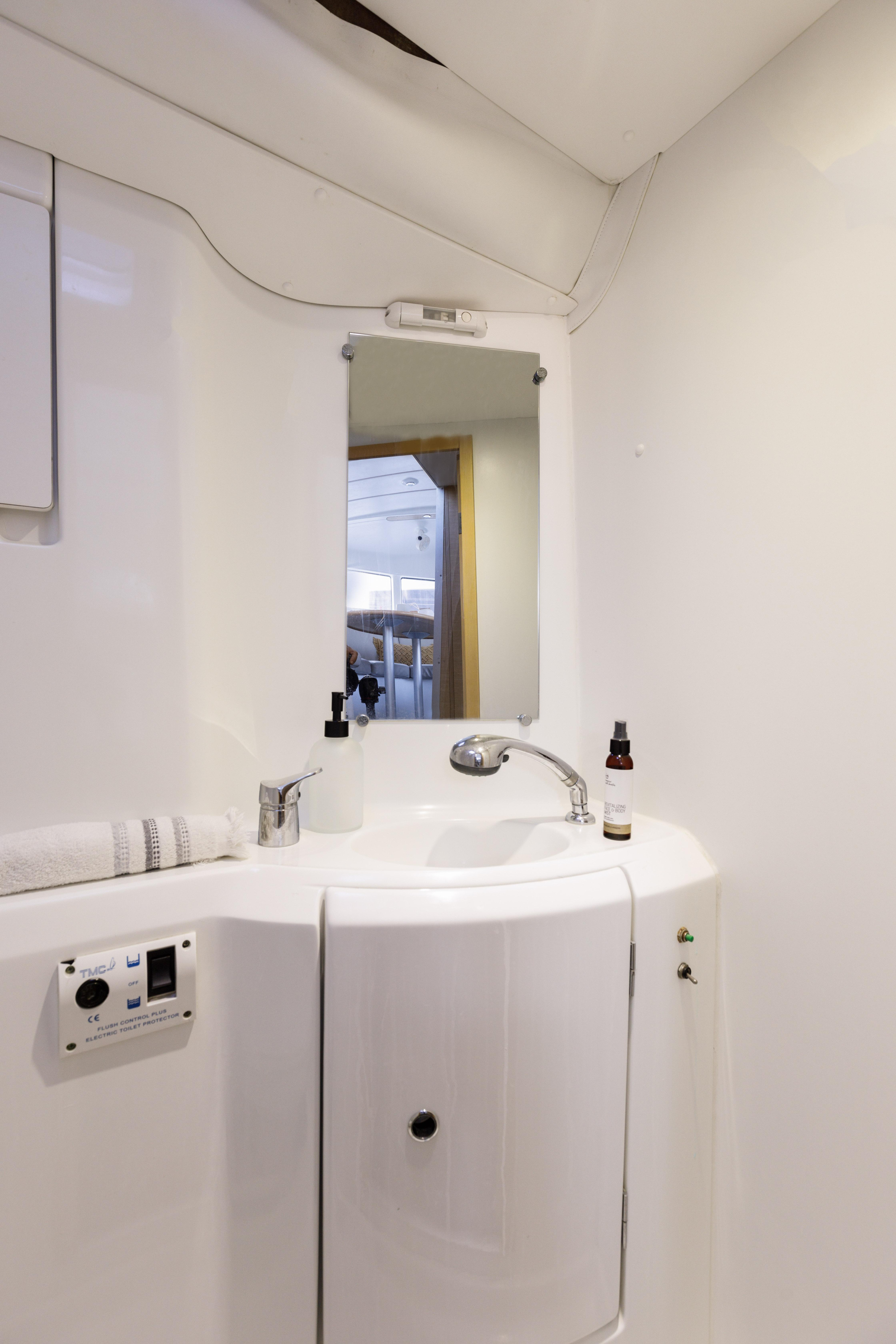 Lagoon 380 S2 — photo 15
