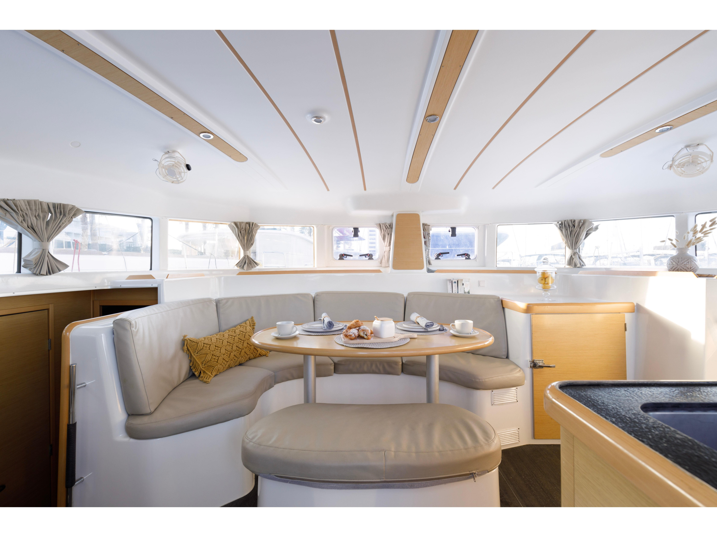 Lagoon 380 S2 — photo 20