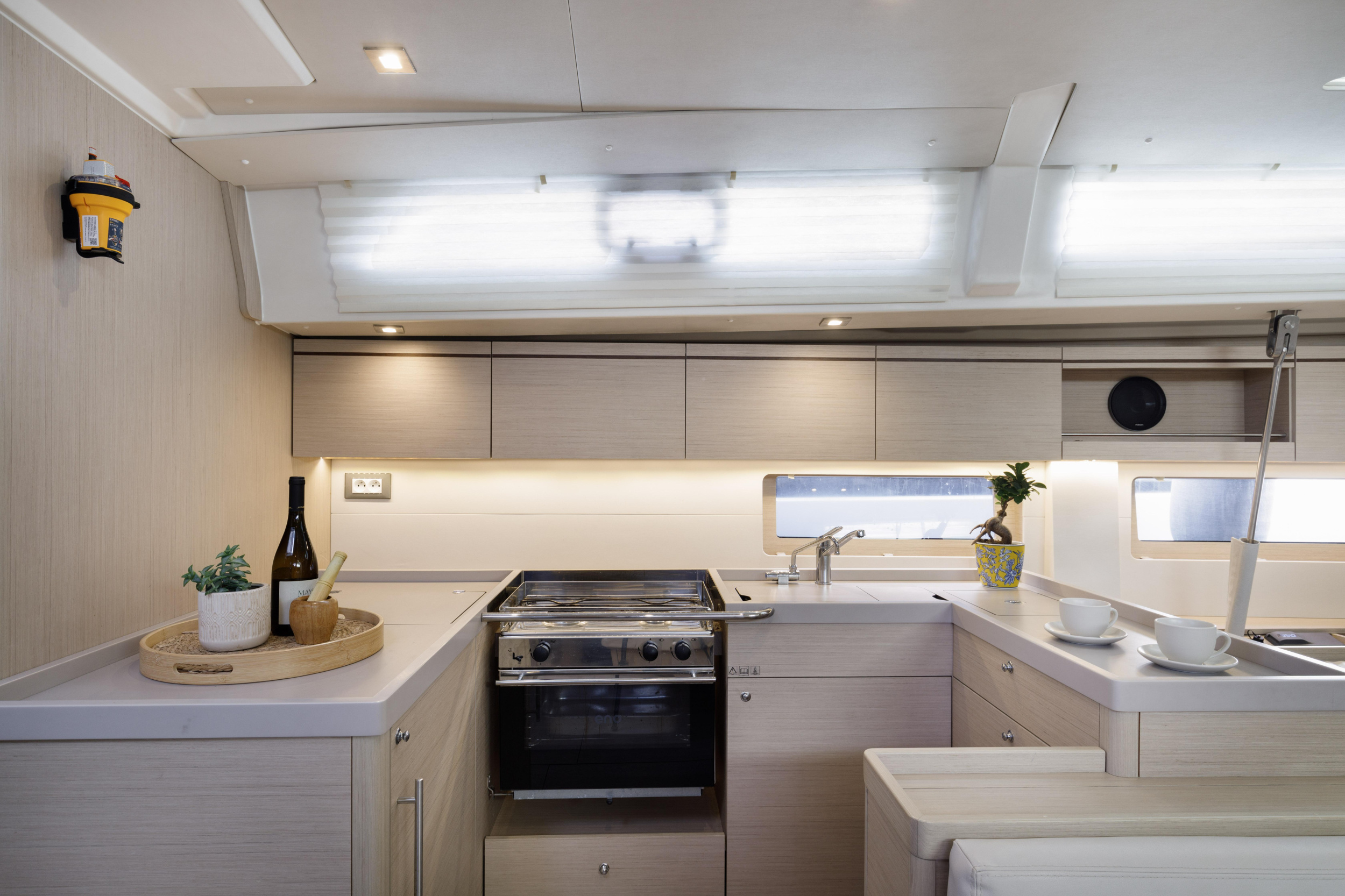 Oceanis 51.1 — photo 23