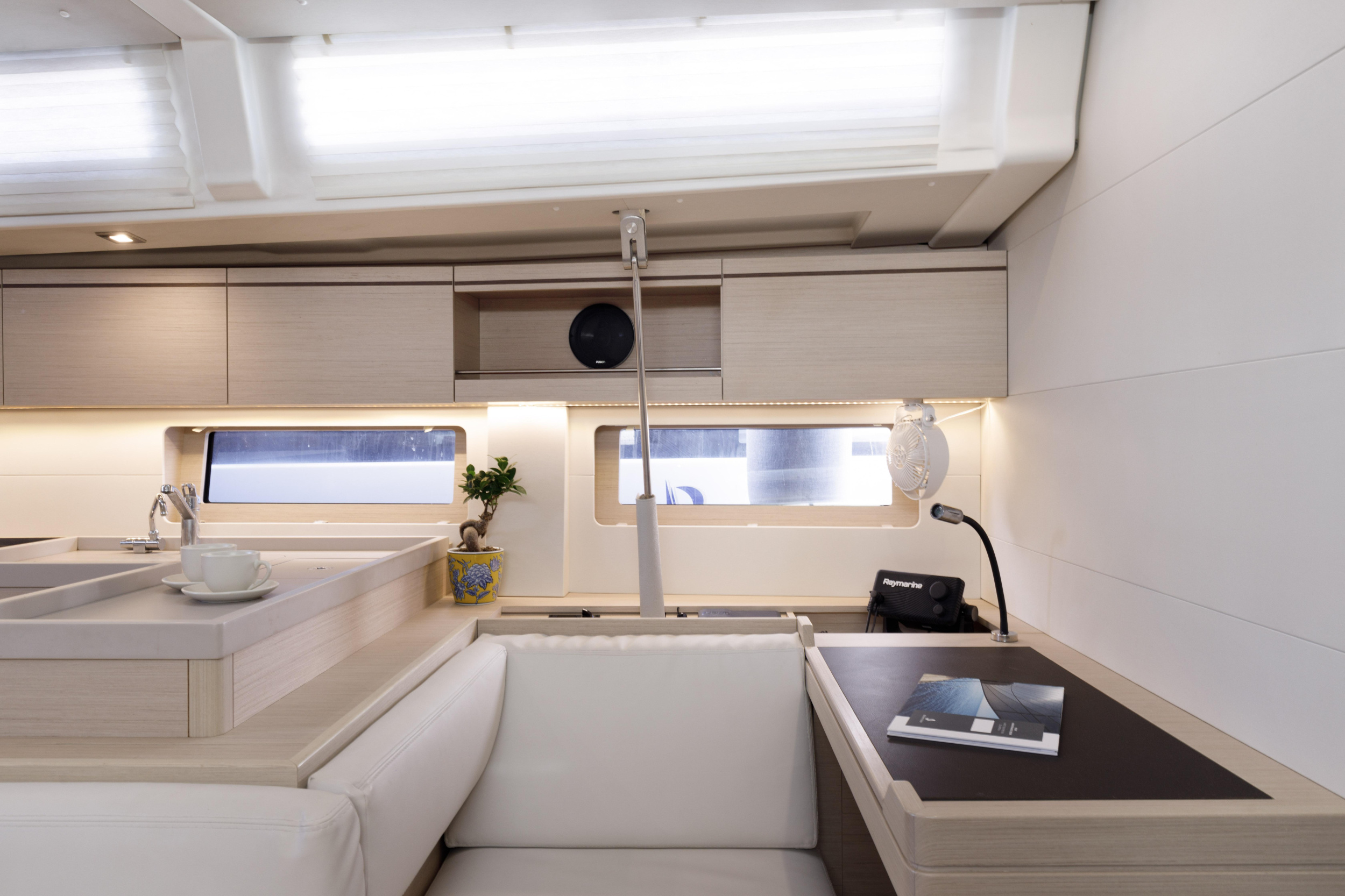 Oceanis 51.1 — photo 22