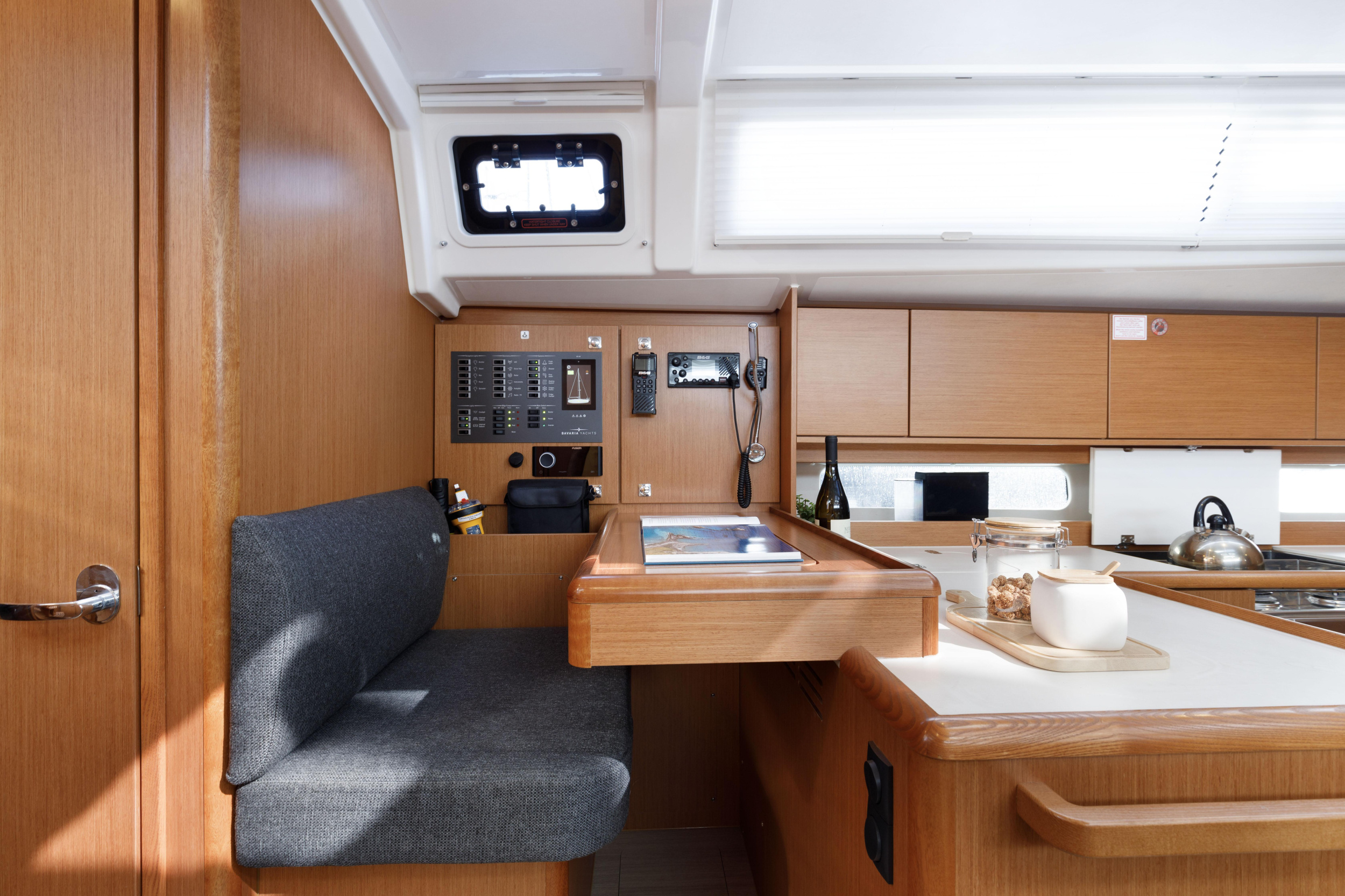 Bavaria C46 — photo 3