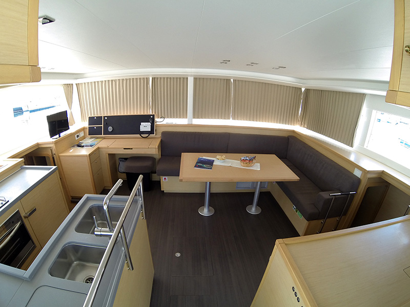 Lagoon 450 — photo 17