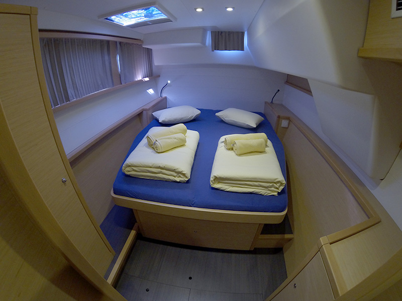 Lagoon 450 — photo 3
